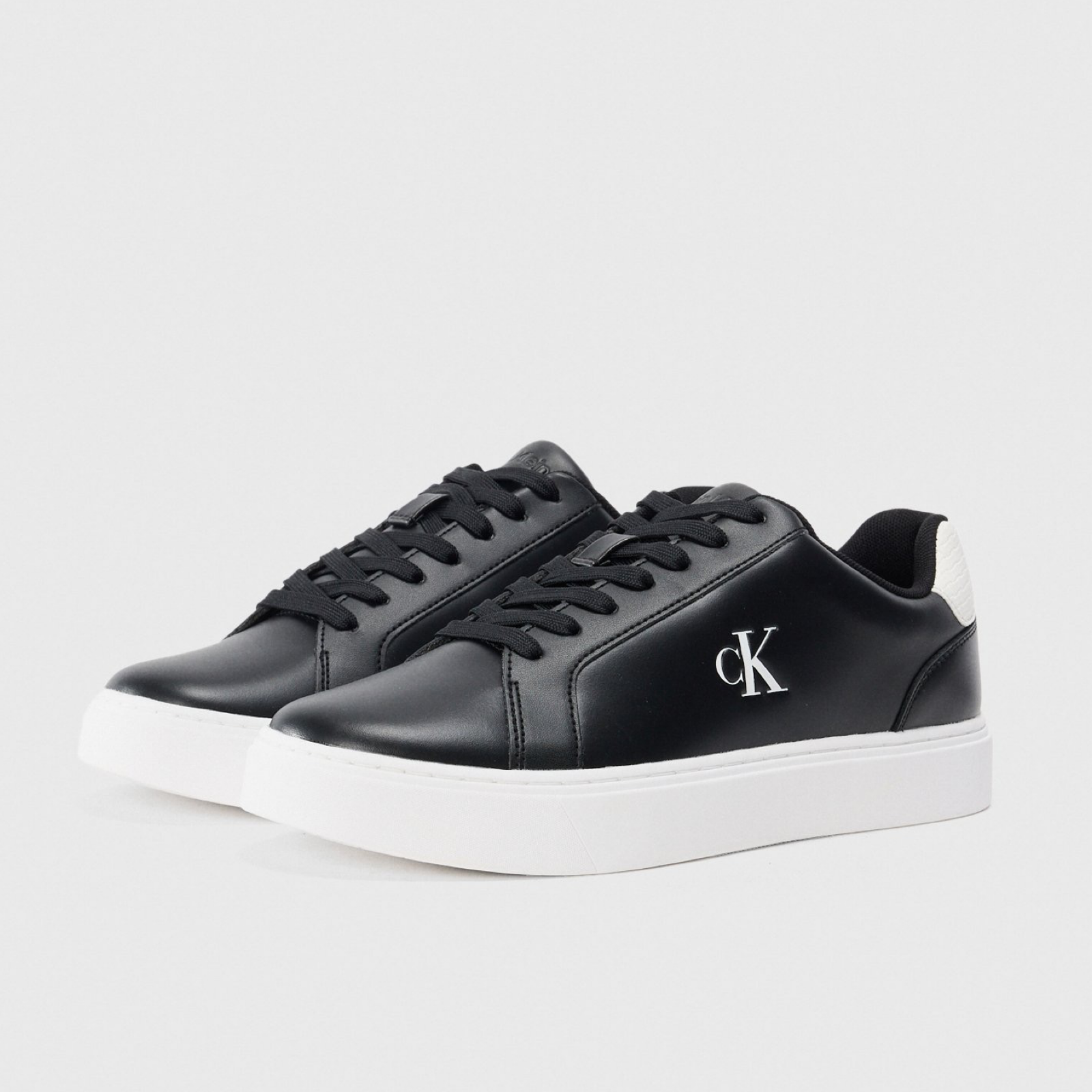 Мъжки черни кецове Calvin Klein Jeans Men Sneakers YM0YM01435 Lateral View