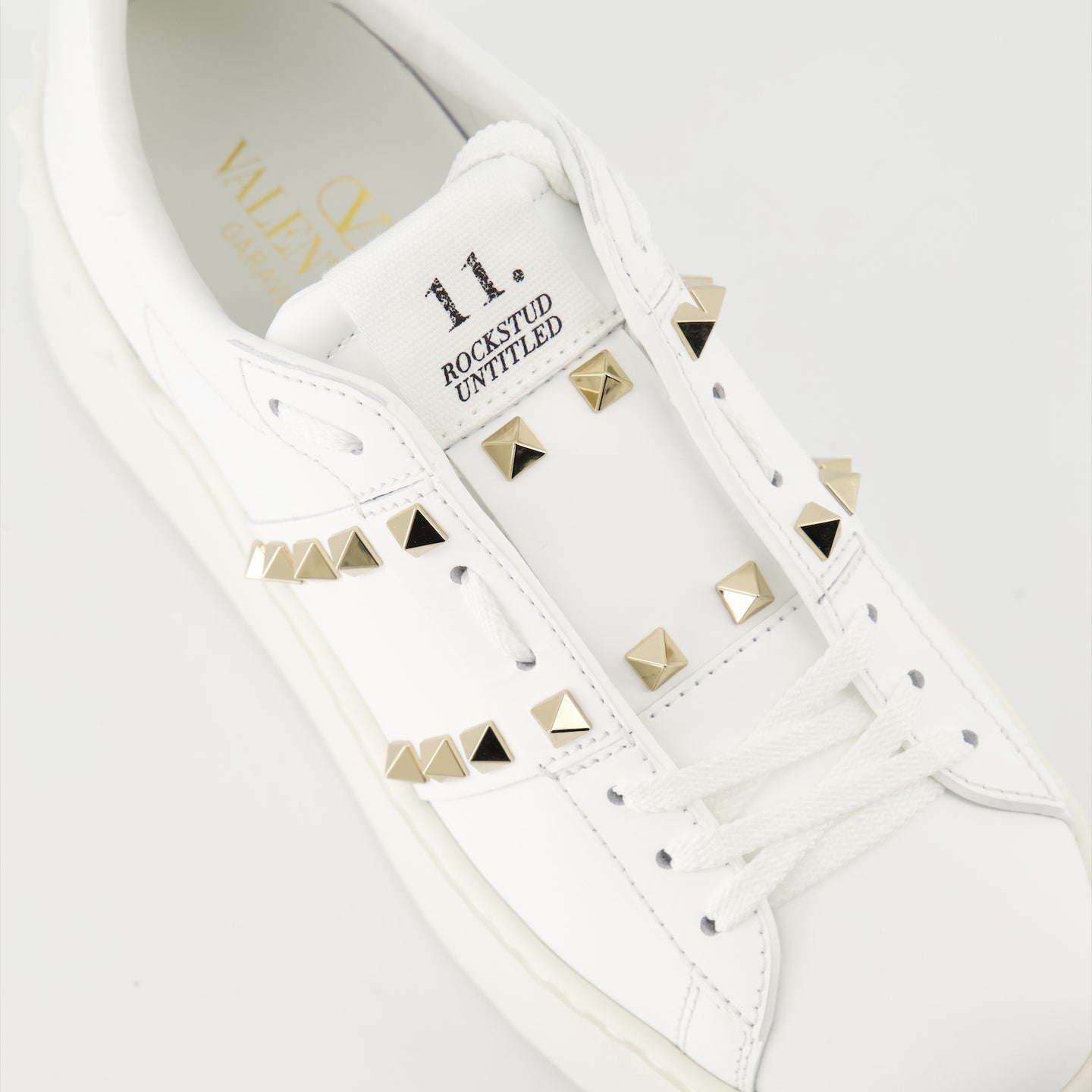Дамски кецове на платформа Women’s platform sneakers Valentino Garavani Rockstud
8W2S0GG8BHS0BO
