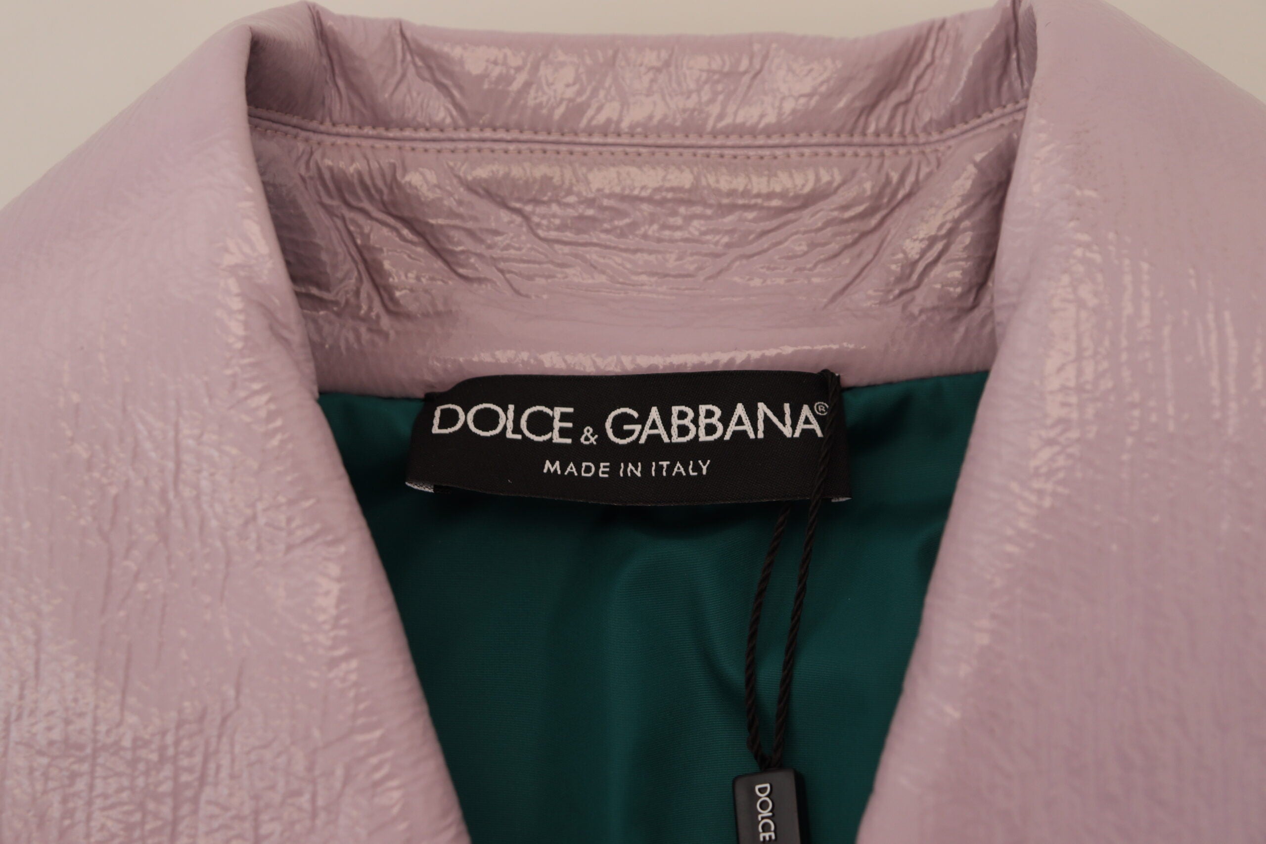 Шикозно лилаво изрязано сако на Dolce &amp; Gabbana - подчертан стил