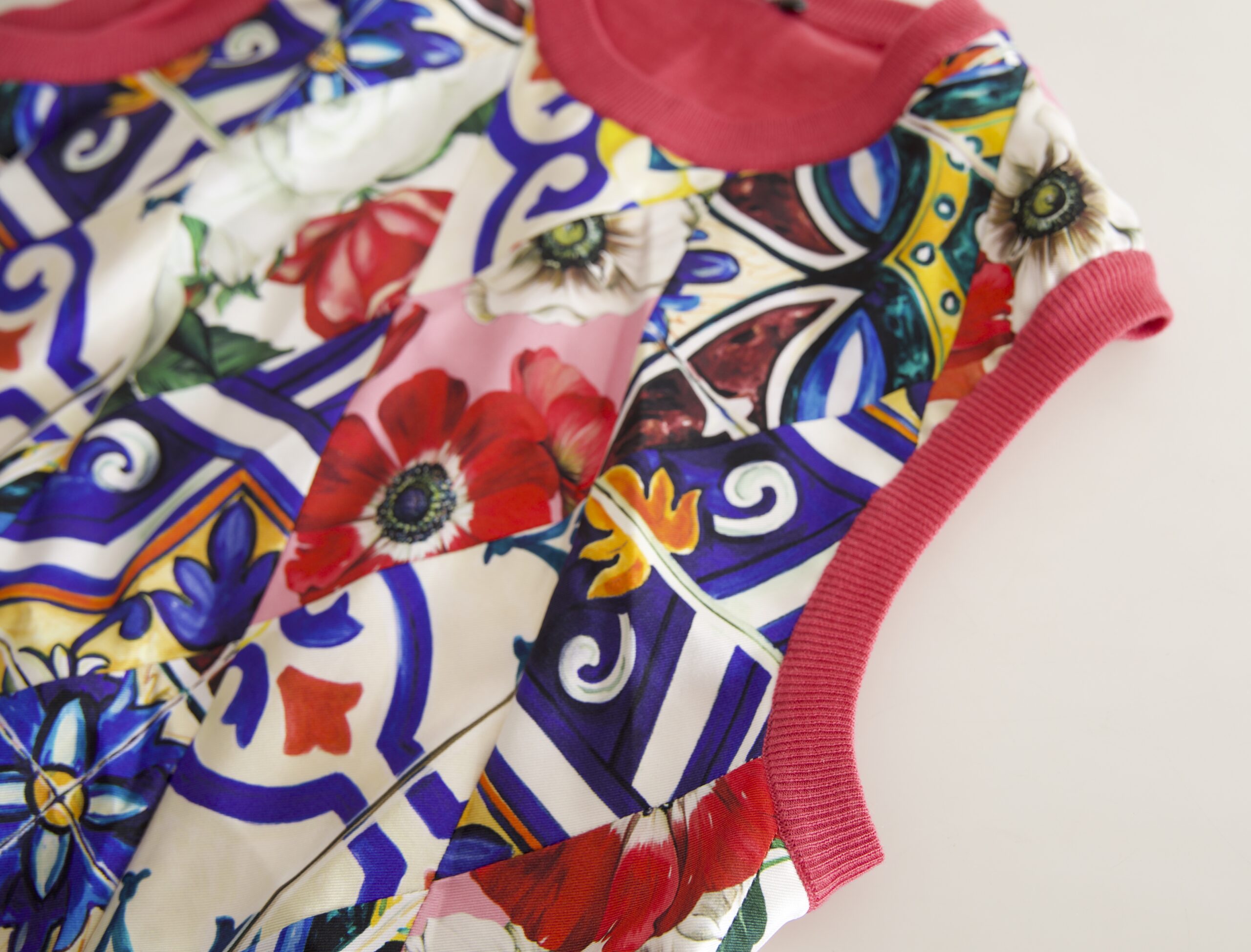 Dolce &amp; Gabbana Елегантно горнище с кръгло деколте от смес от кашмир и коприна