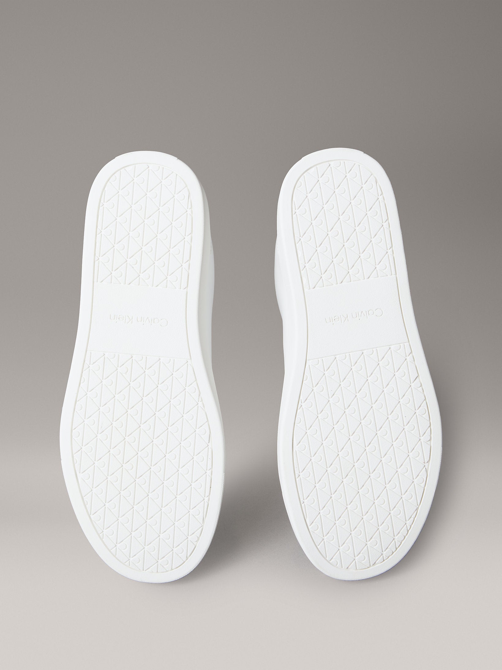 Мъжки кецове Men’s sneakers Calvin Klein
YM0YM0143501W White outsole view