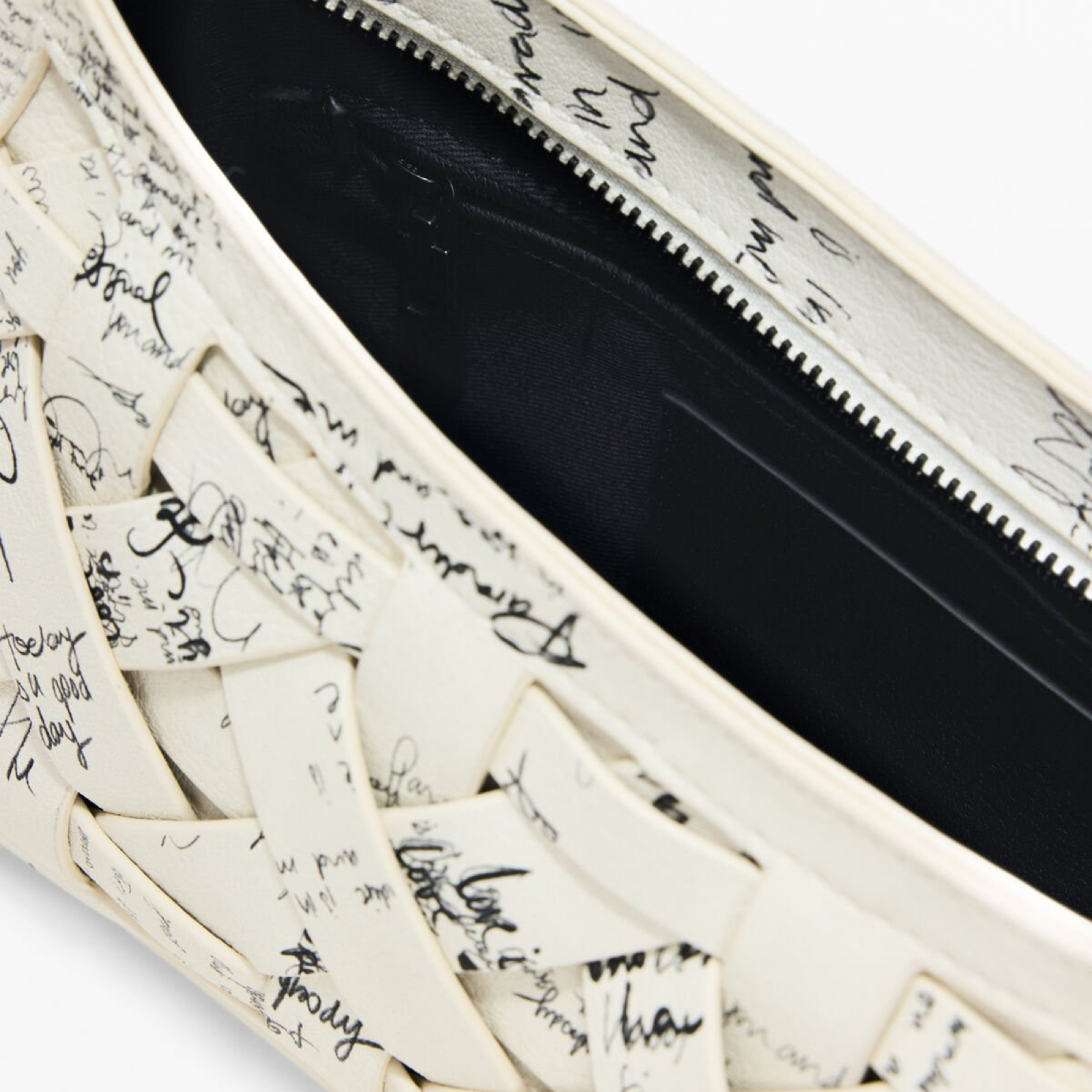 Дамска бяла чанта Desigual Women Handbag 26SAXP58 1008U Inside View