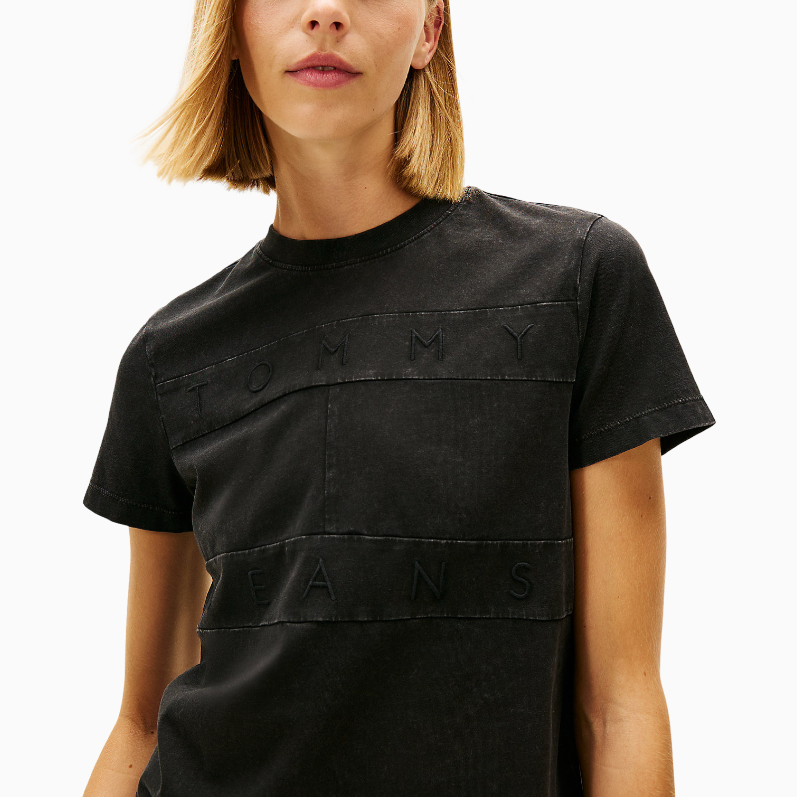 Дамска черна тениска Tommy Hilfiger Jeans Women T-shirt DW0DW22539 BDS Close-Up