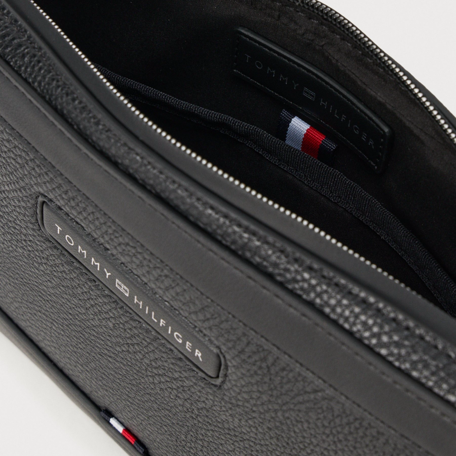 Мъжка клъч чанта Tommy Hilfiger Men Clutch Bag AM0AM13953 BDS Inside View