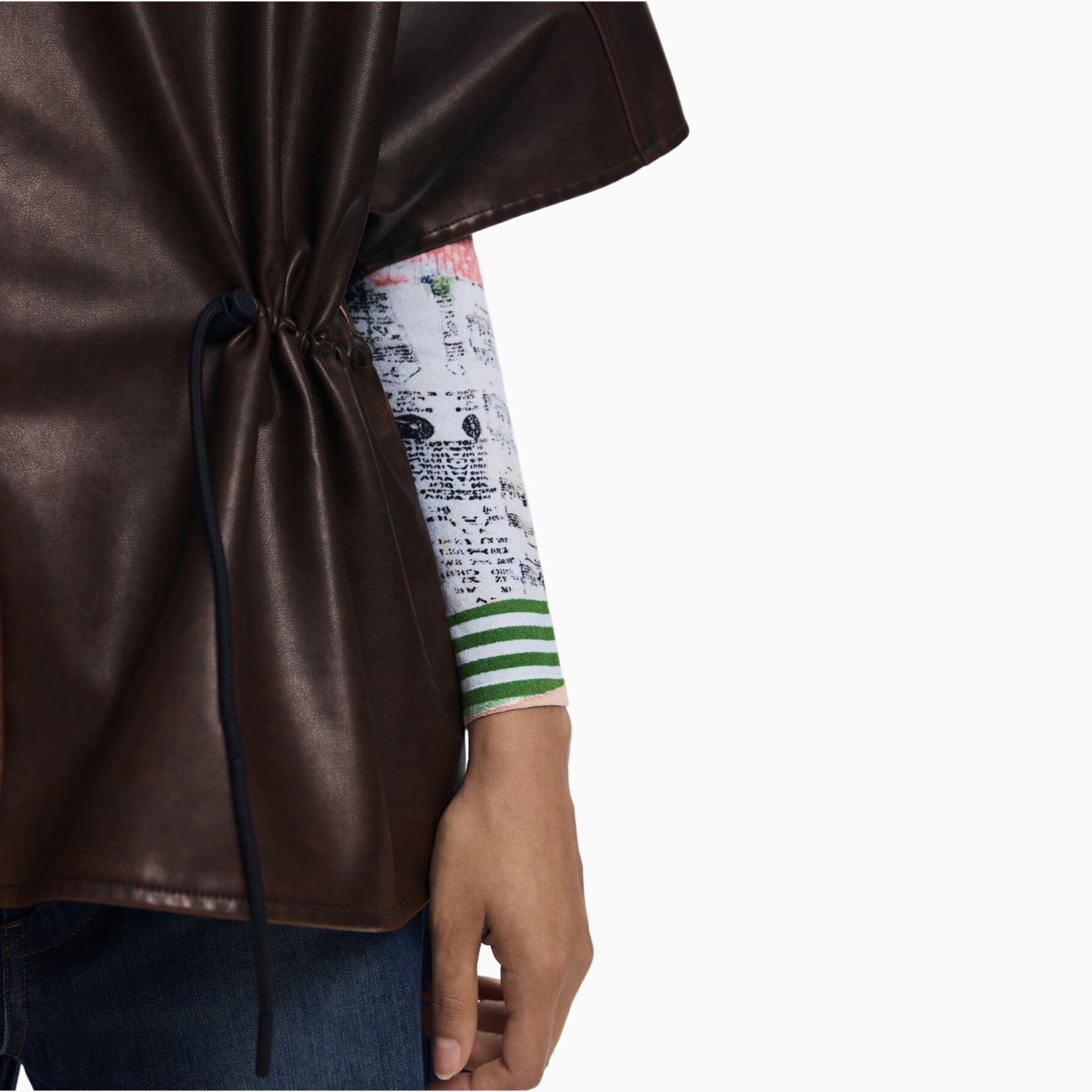 Дамски пончо Desigual Women Poncho 
25WAIP03 Close-Up