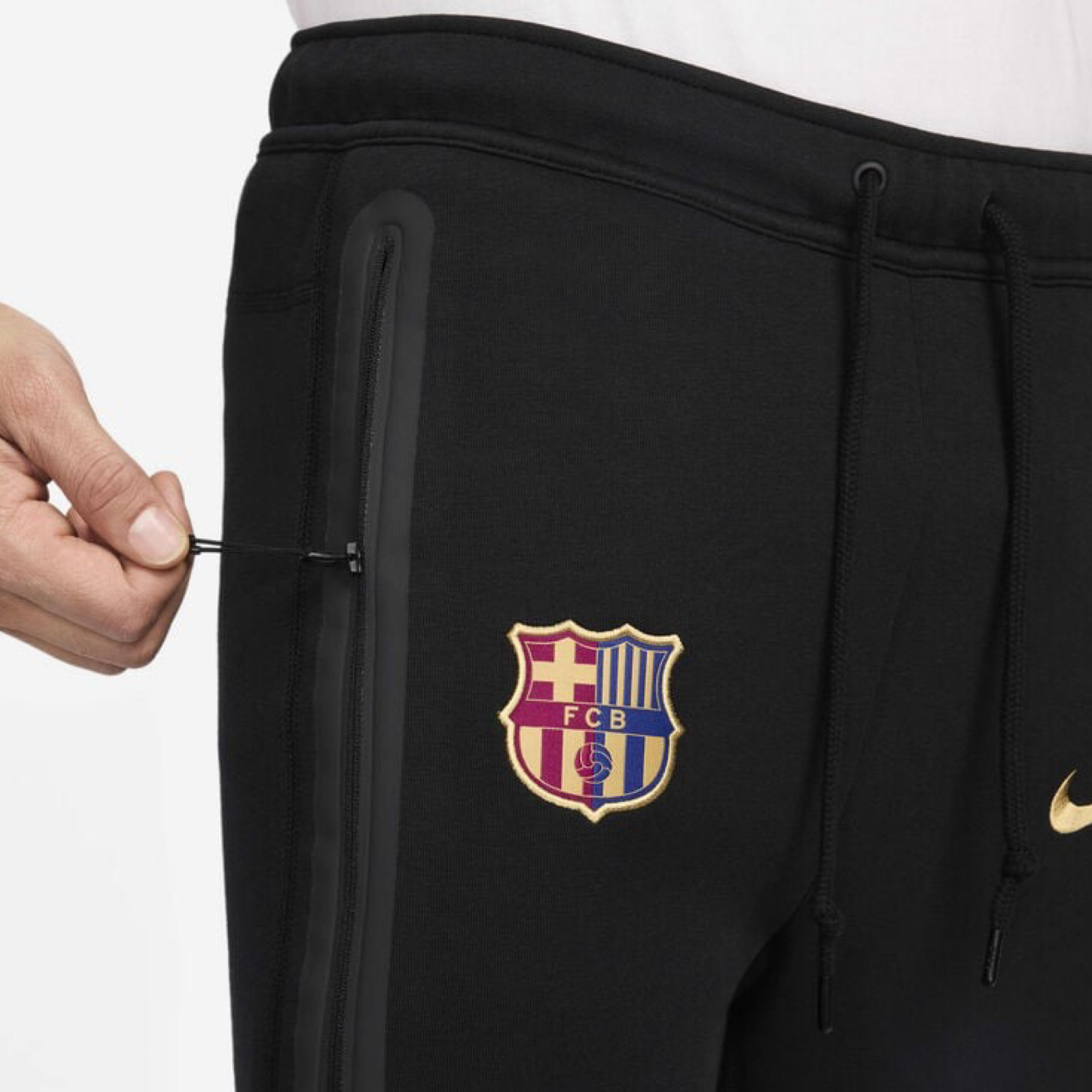 Мъжко спортно долнище Nike F.C. Barcelona Tech Fleece Men Jogger Pants FN8487–010 Close-Up