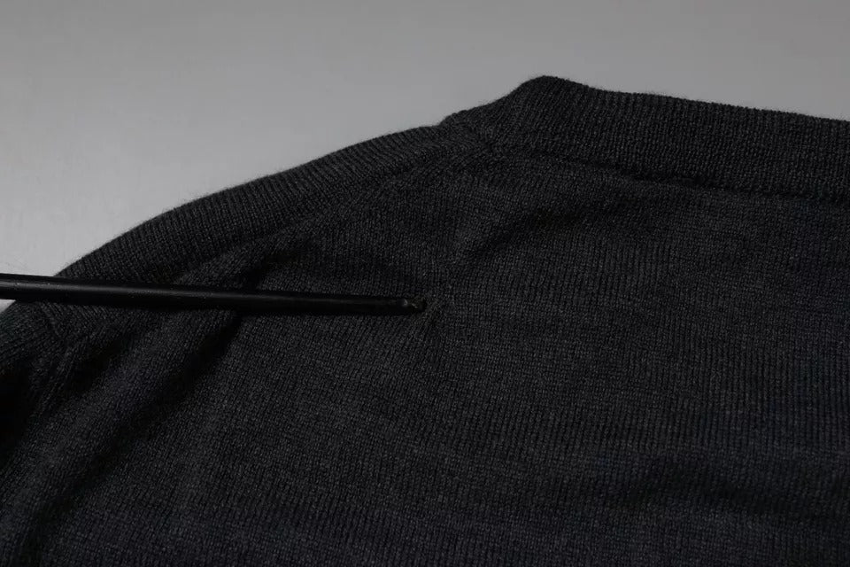 Dolce &amp; Gabbana Тъмносив пуловер с деколте с лого DG