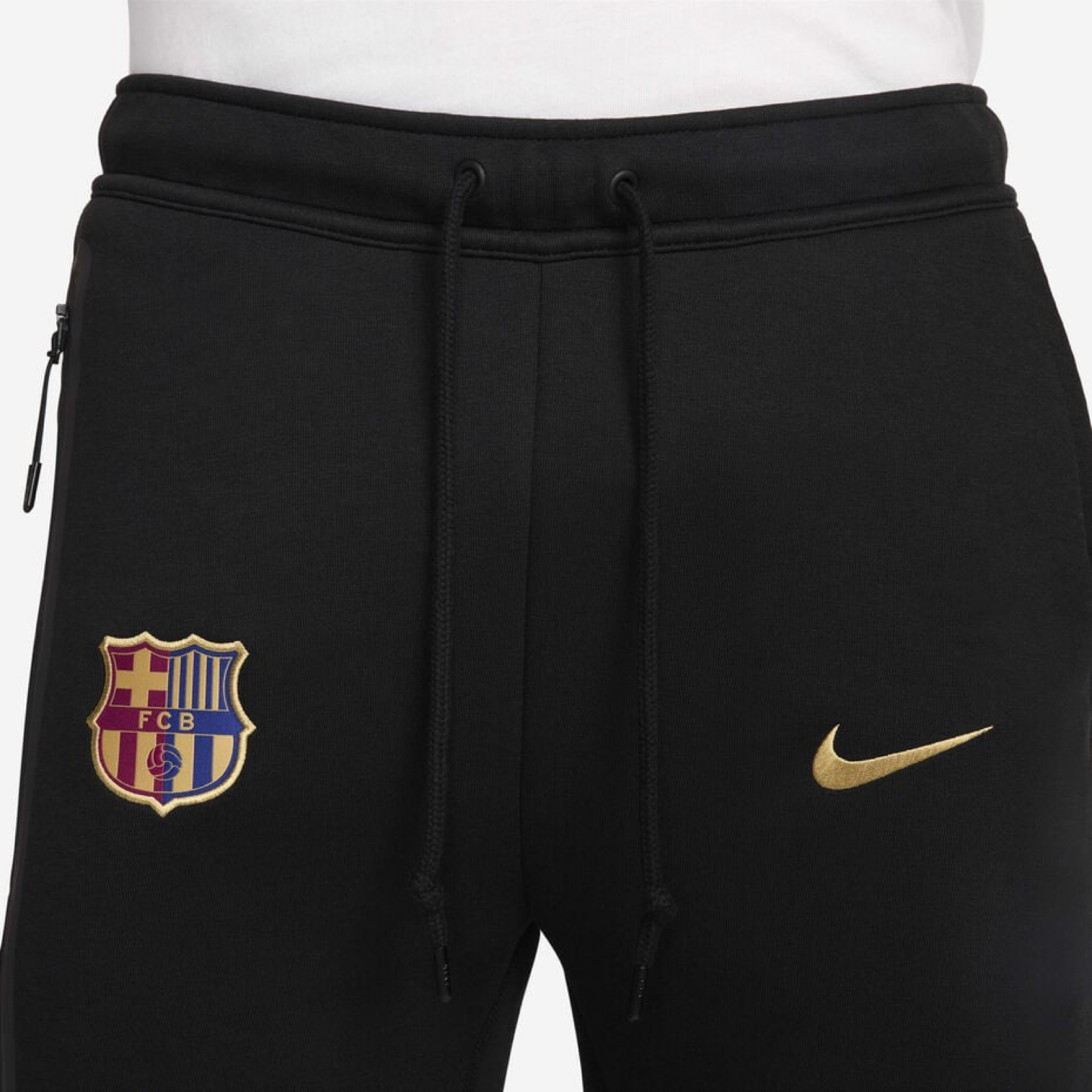 Мъжко спортно долнище Nike F.C. Barcelona Tech Fleece Men Jogger Pants FN8487–010 Close-Up