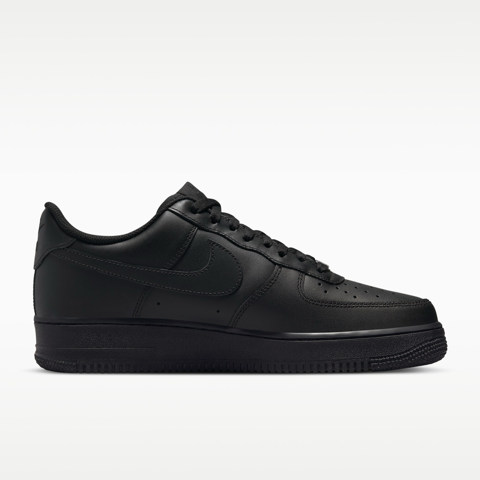 Мъжки черни кецове Nike Air Force 1 '07 CW2288-001 Men Sneakers Medial View