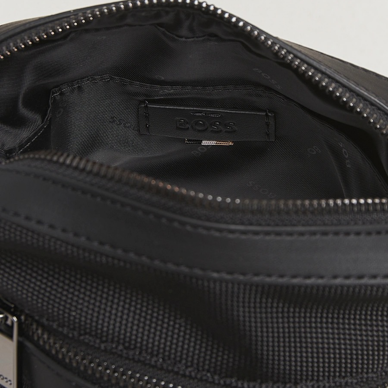 Мъжка чанта Boss Men Crossbody Bag 50536169 Inside View