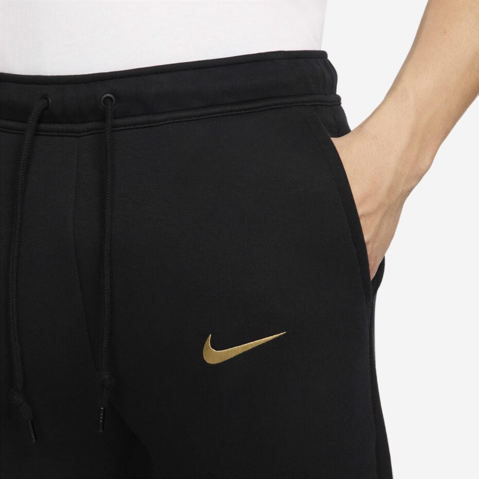Мъжко спортно долнище Nike F.C. Barcelona Tech Fleece Men Jogger Pants FN8487–010 Close-Up