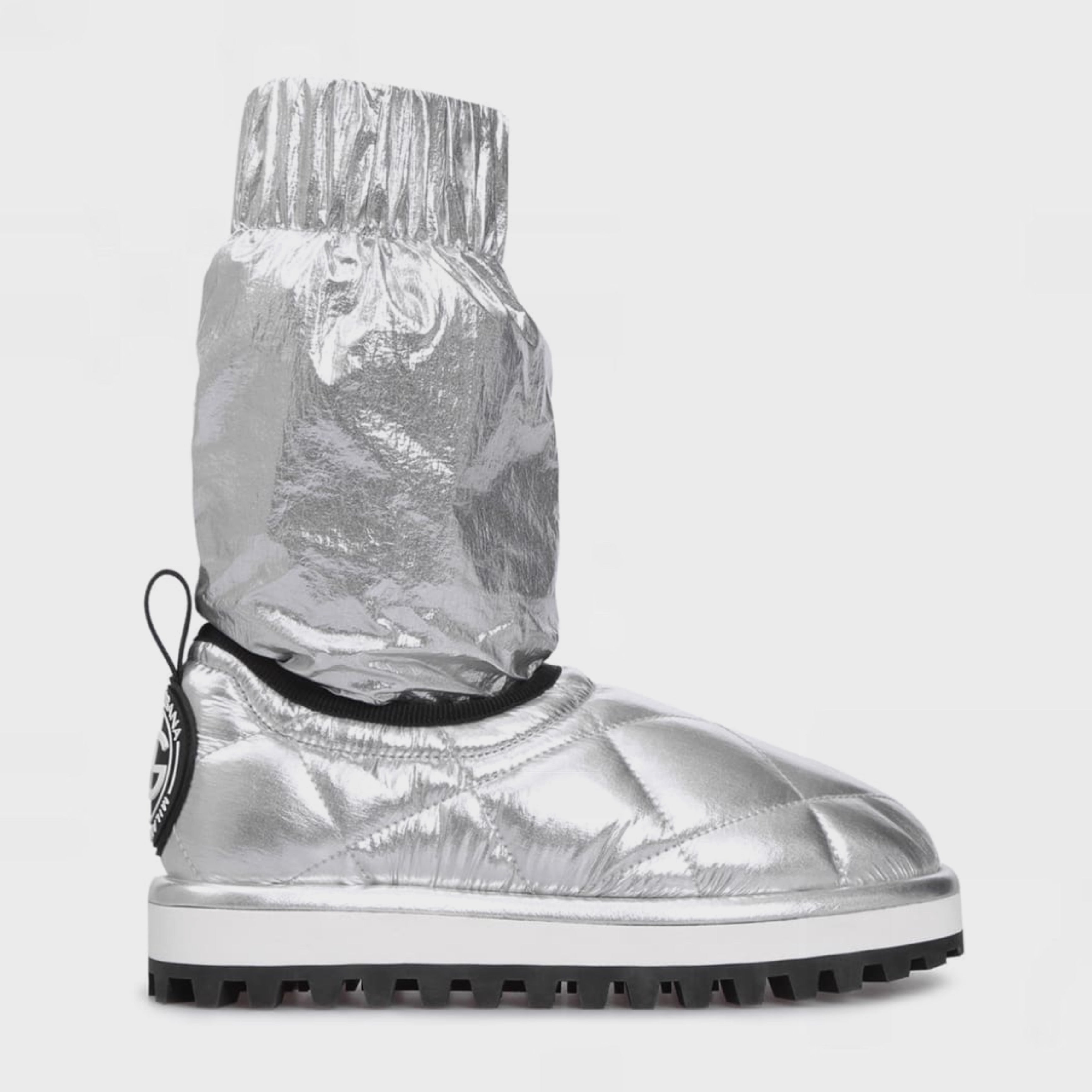 Дамски апрески в сребрист цвят Dolce & Gabbana Women’s Metallic Silver Quilted Logo Patch Snow Boots