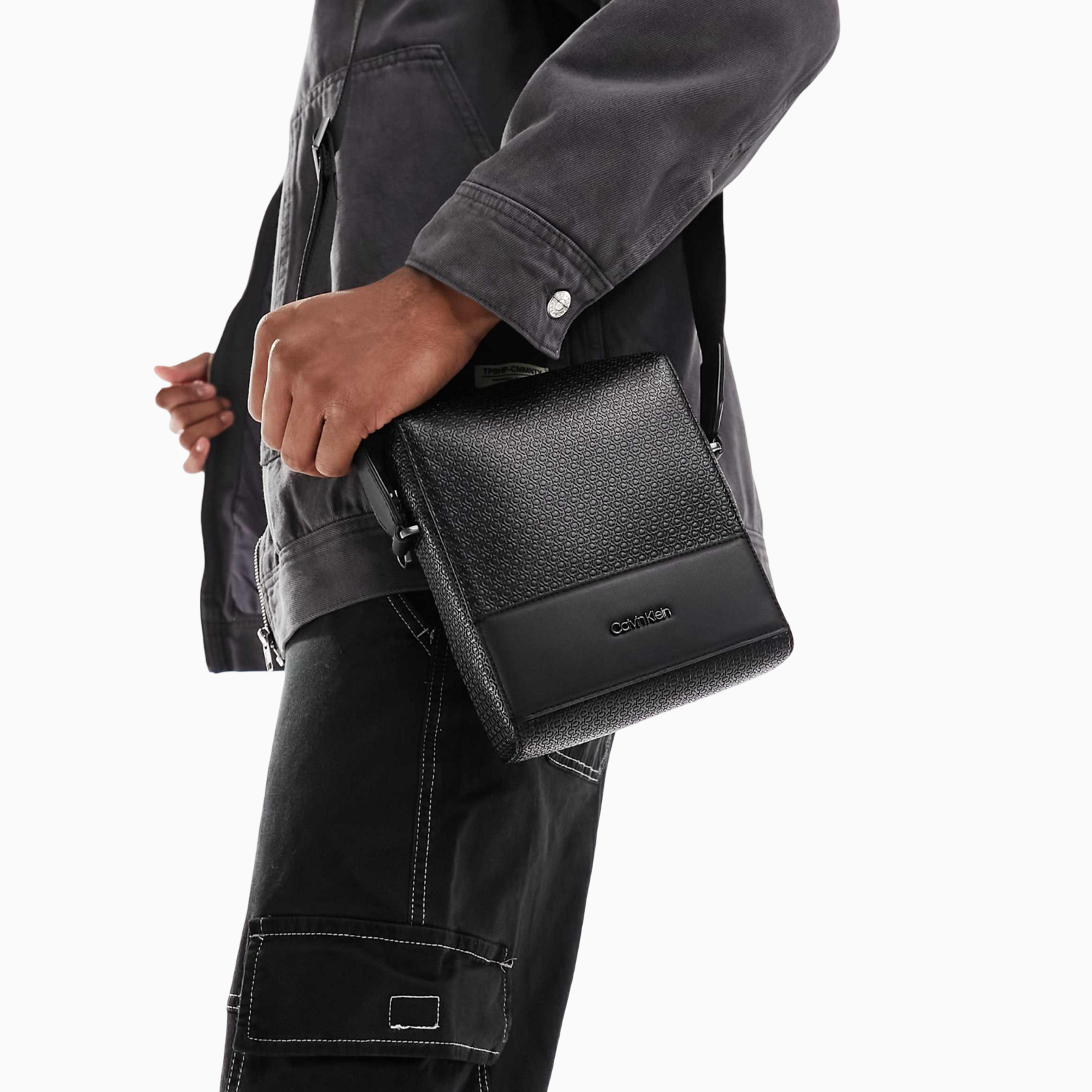 Мъжка чанта Calvin Klein Men Crossody Bag K50K510806 Model View