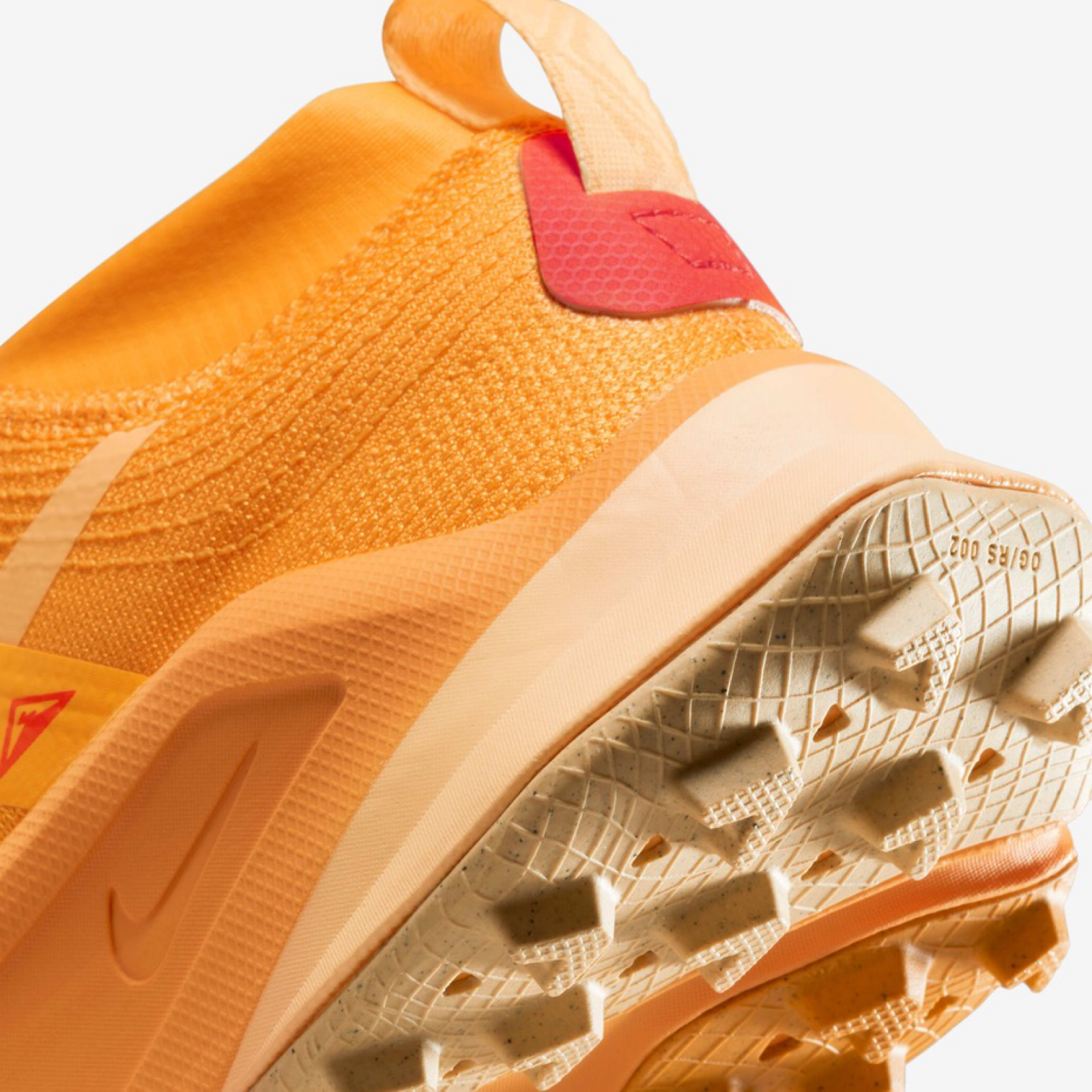 Дамски маратонки Nike Zegama Trail Women Sneakers DH0625-701 Close-Up