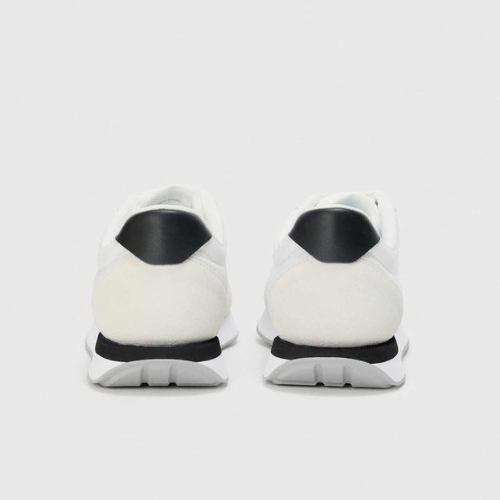 Мъжки маратонки Calvin Klein Retro Runner  Men Sneakers YM0YM01990 01W Heel View