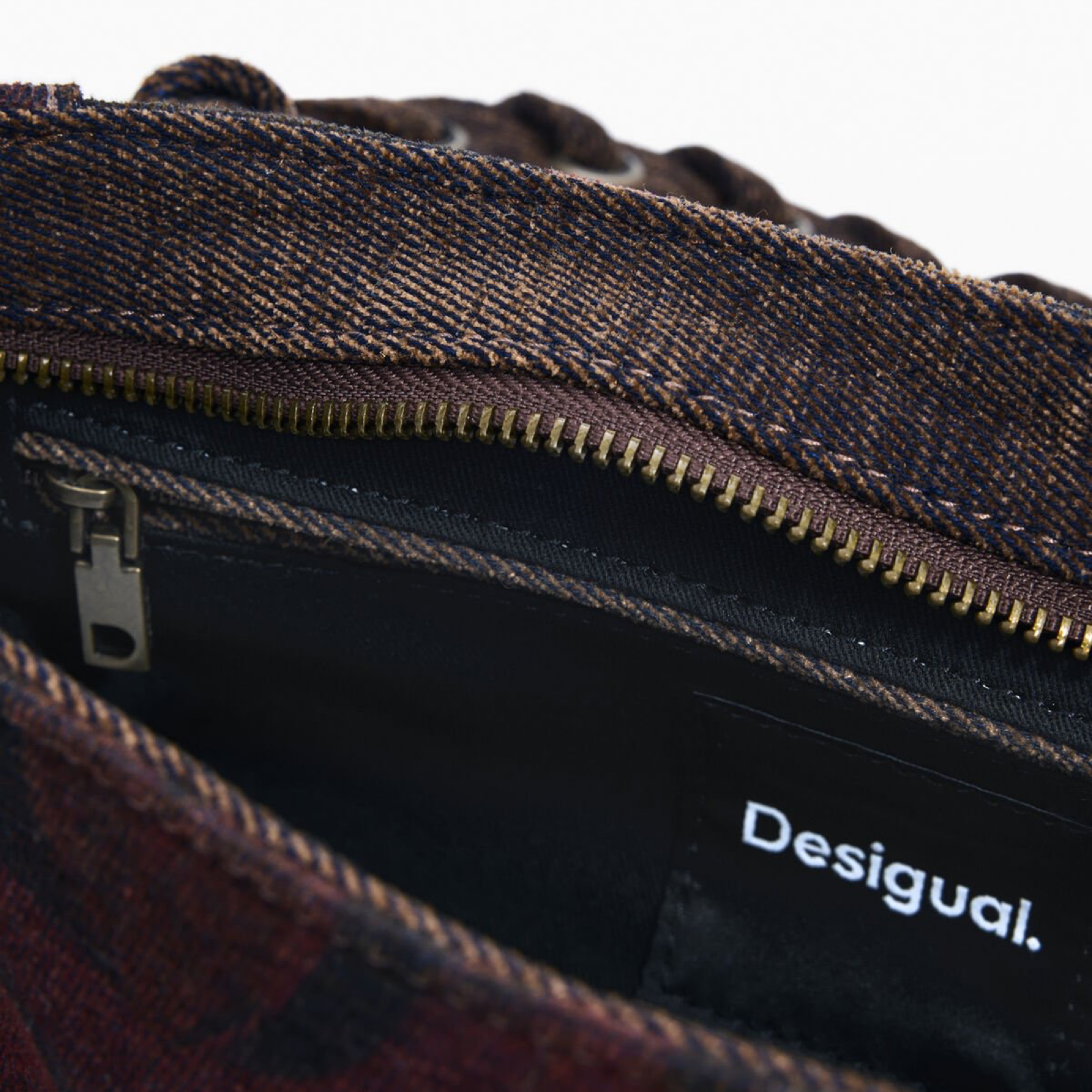 Дамска чанта Desigual Women Crossbody Bag 26SAXD33 9019U Inside View