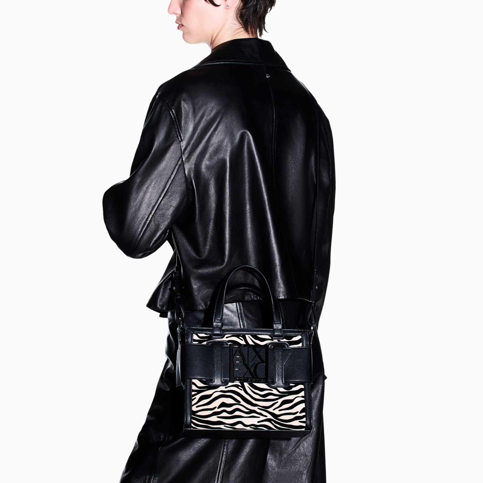 Дамска чанта Armani Exchange Women Handbag XW000392 AF26445 MC149 Model View