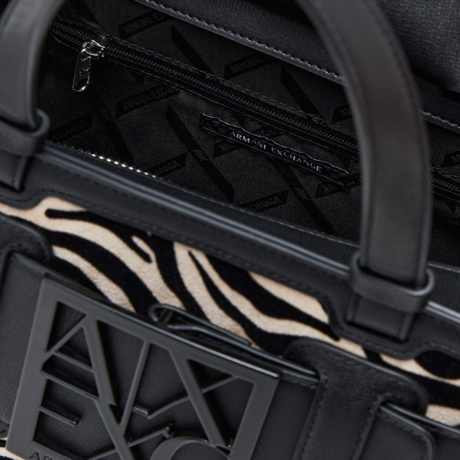 Дамска чанта Armani Exchange Women Handbag XW000392 AF26445 MC149 Inside View