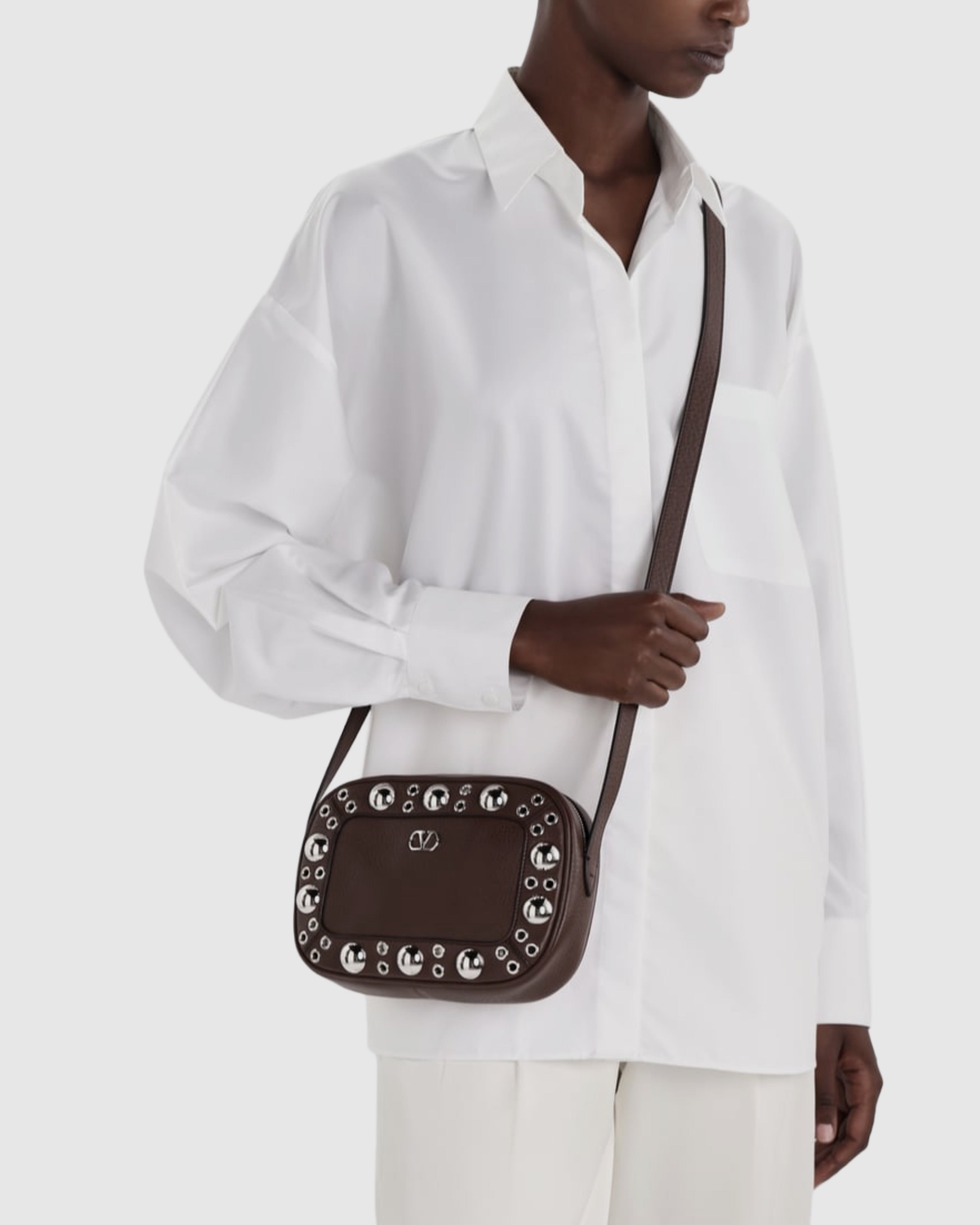 Дамска луксозна чанта Women’s shoulder bag Valentino Garavani Nellcôte
WB0R74MJLW04 Brown lifestyle view