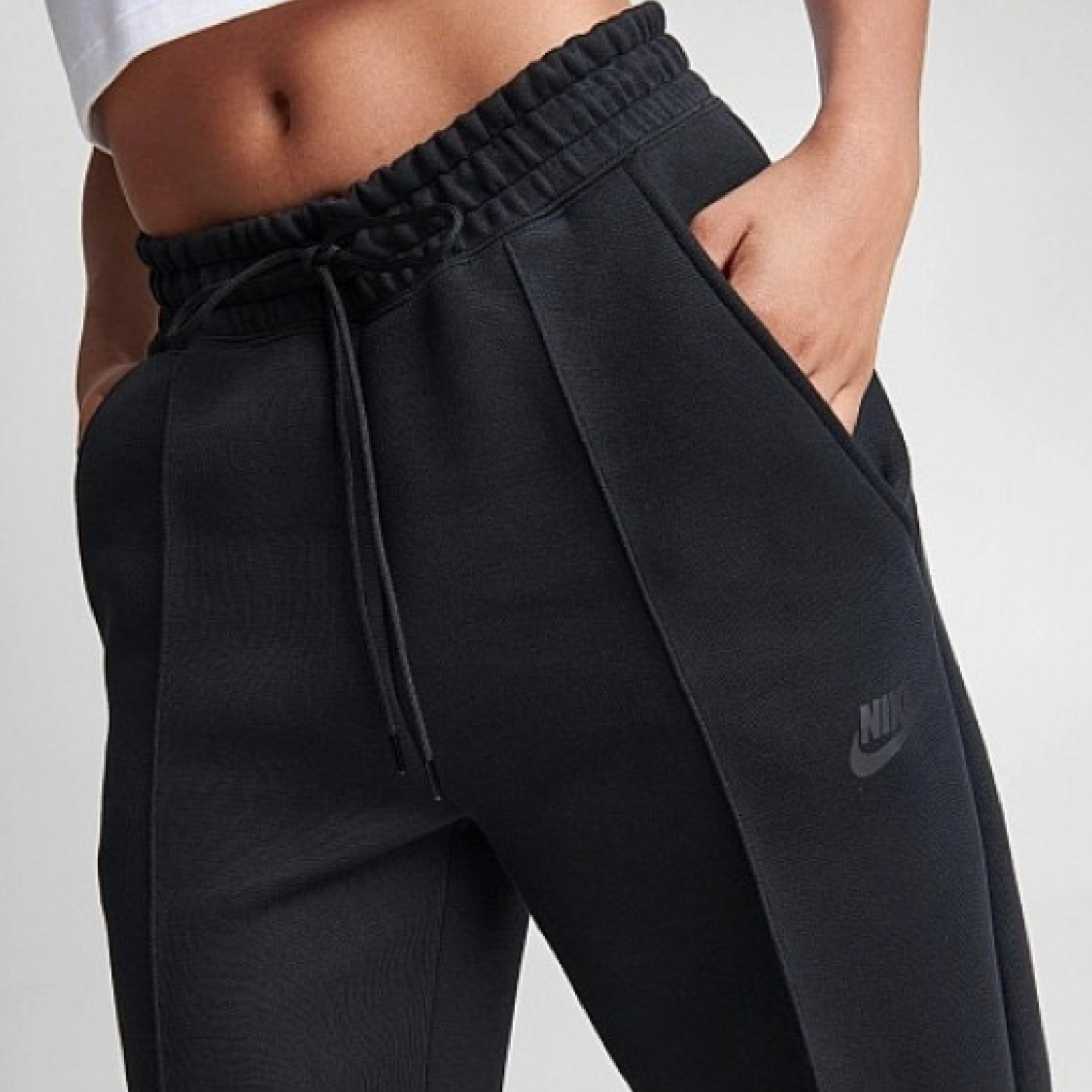 Дамско спортно долнище Nike Tech Fleece Women Jogger FB8330-010 Close-Up