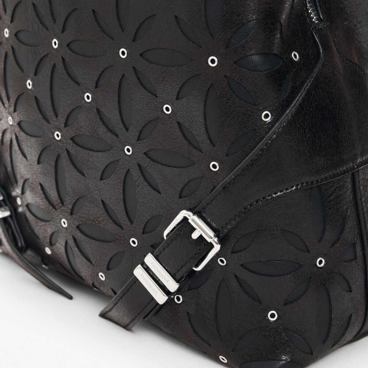 Дамска раница Desigual Women Backpack 26WAKP20 2000 Close-Up