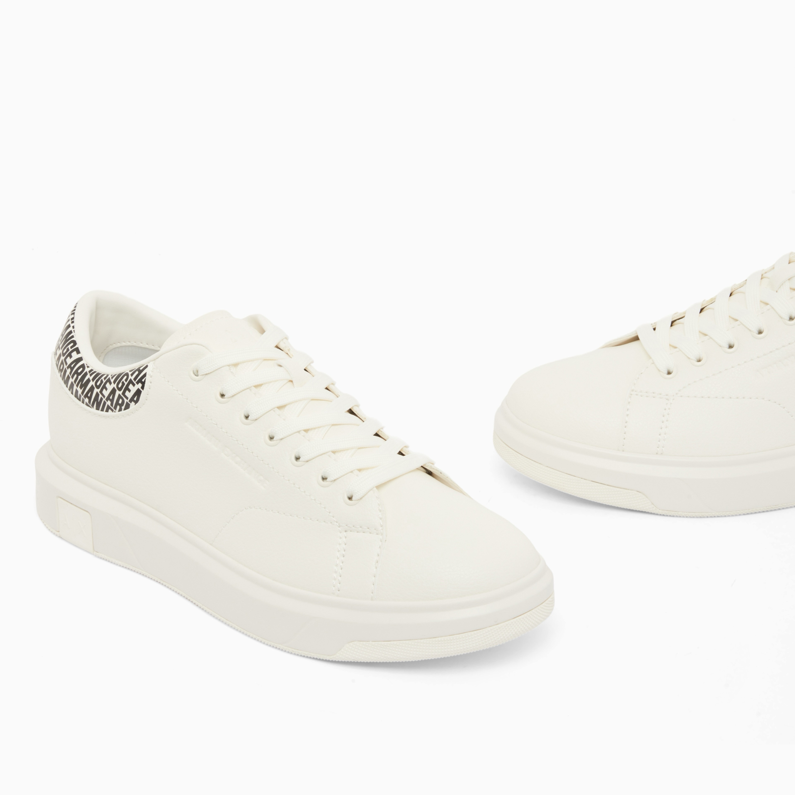 Мъжки бели кецове Armani Exchange Men Sneakers XM001964 AF19403 U0003 Close-Up