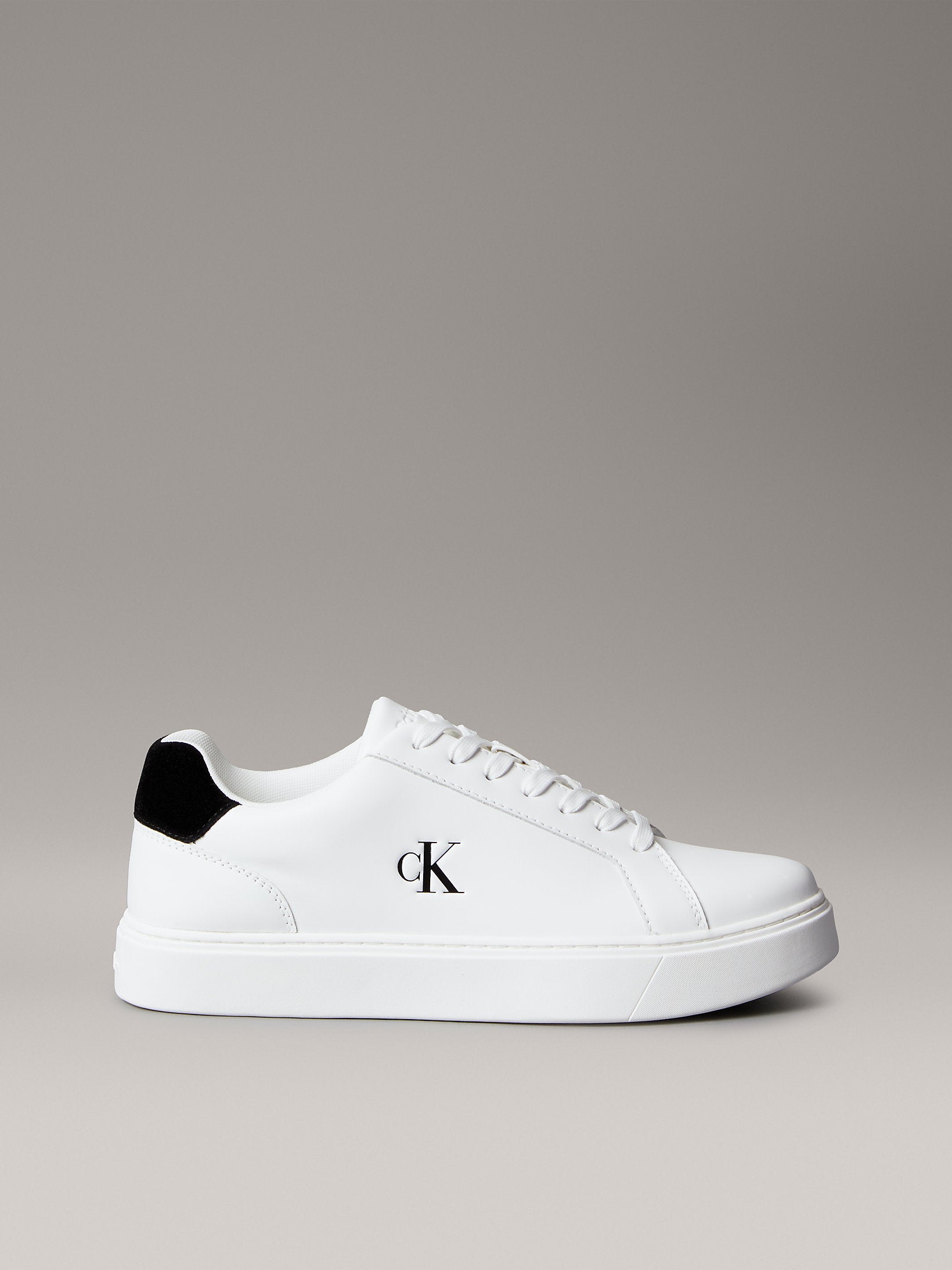 Мъжки кецове Men’s sneakers Calvin Klein
YM0YM0143501W White lateral view
