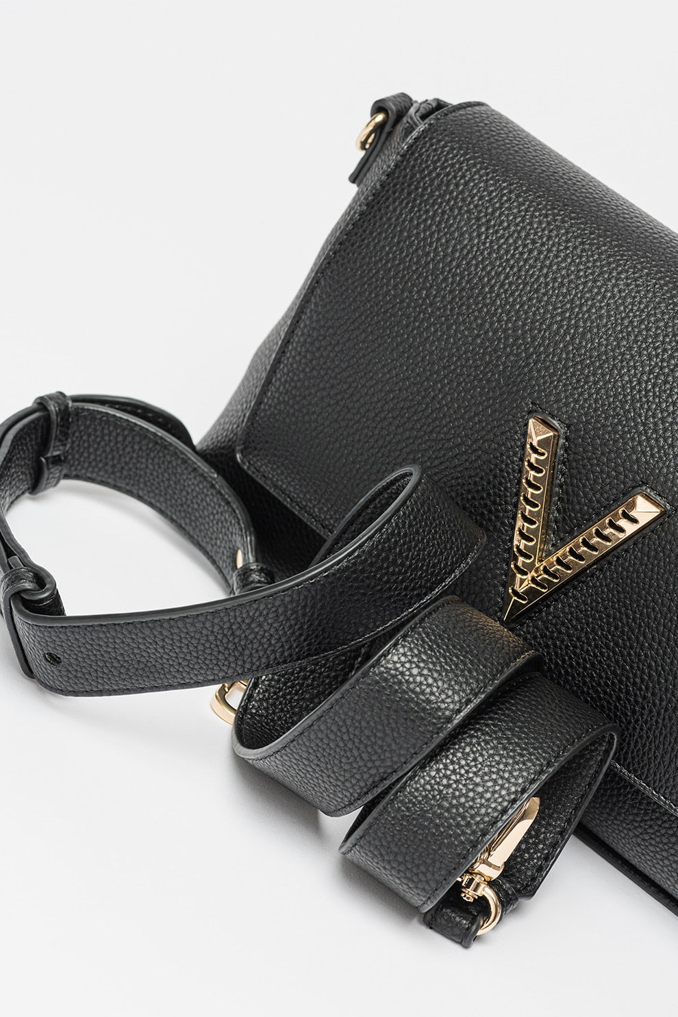 Дамска ежедневна кросбоди чанта в черно Women’s crossbody bag Valentino Oregon Re VBS7GA0 Black