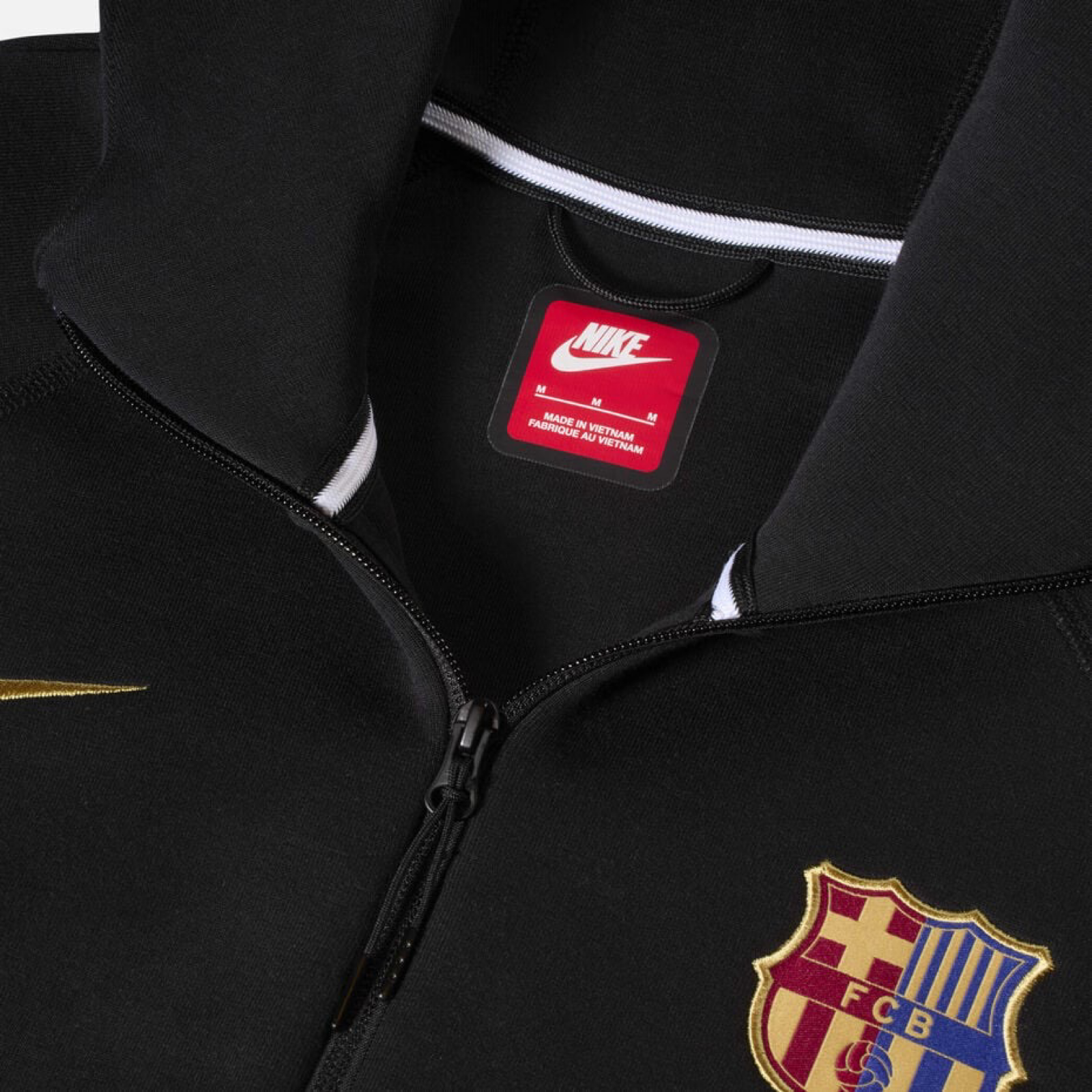 Мъжки суичър Nike F.C. Barcelona Men Tech Fleece Sweatshirt HF7724-011 Close-Up