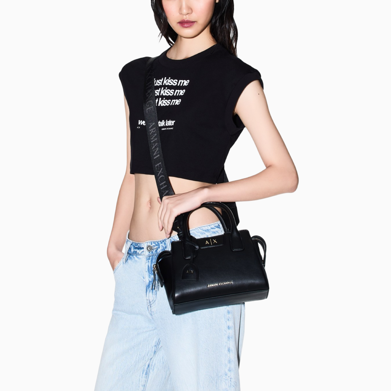 Дамска чанта Armani Exchange Women Handbag XW002159 AF19892 UC001 Model View