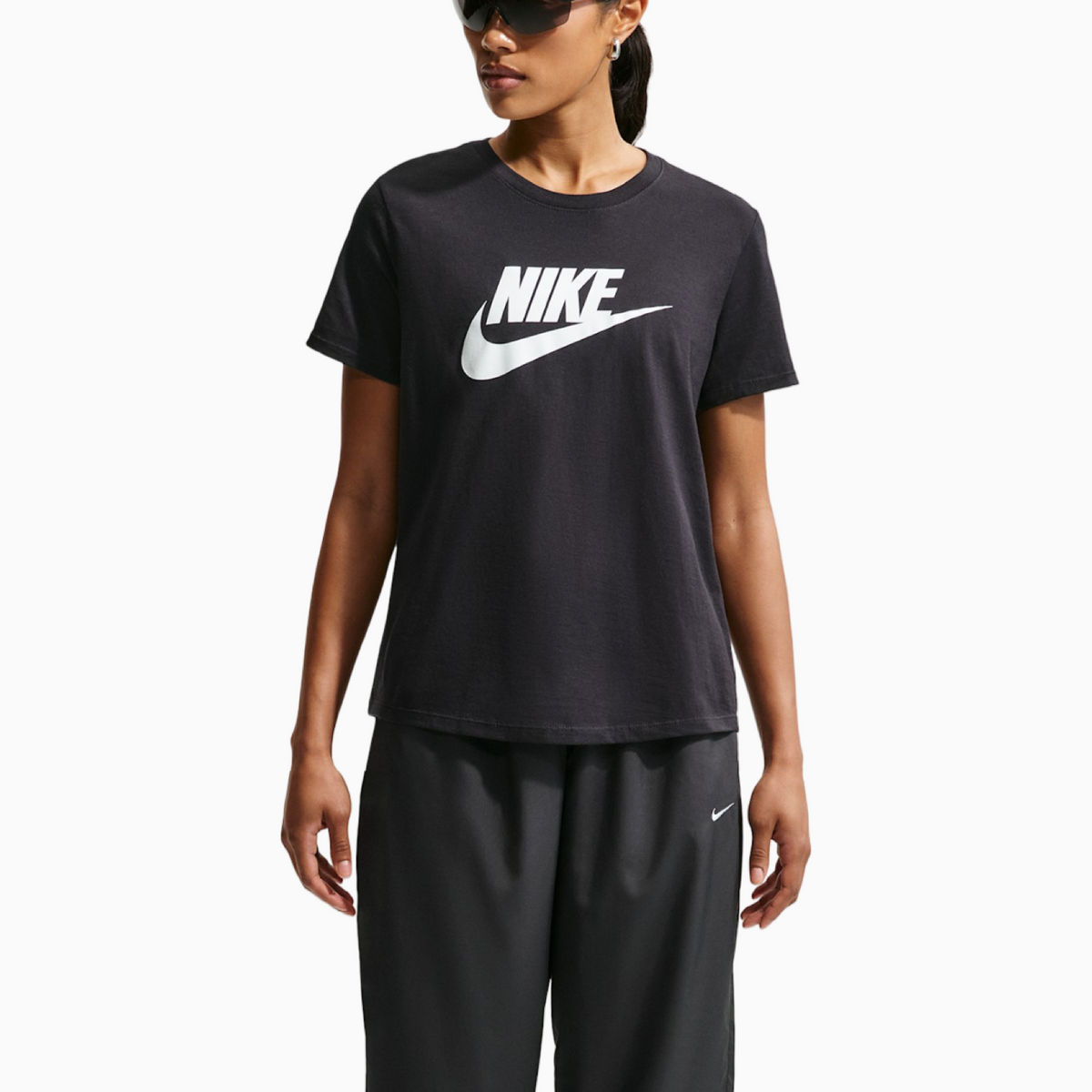Дамска тениска Nike Club Essentials Women T-shirt DX7906-010 Front View