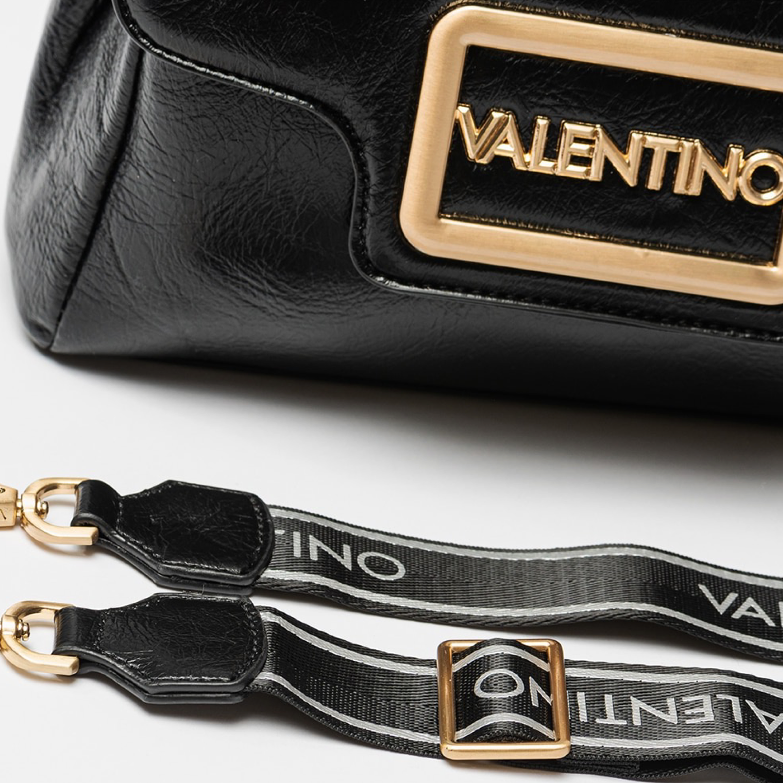 Дамска чанта Valentino Women Handbag VBS8FV34MONI Close-Up
