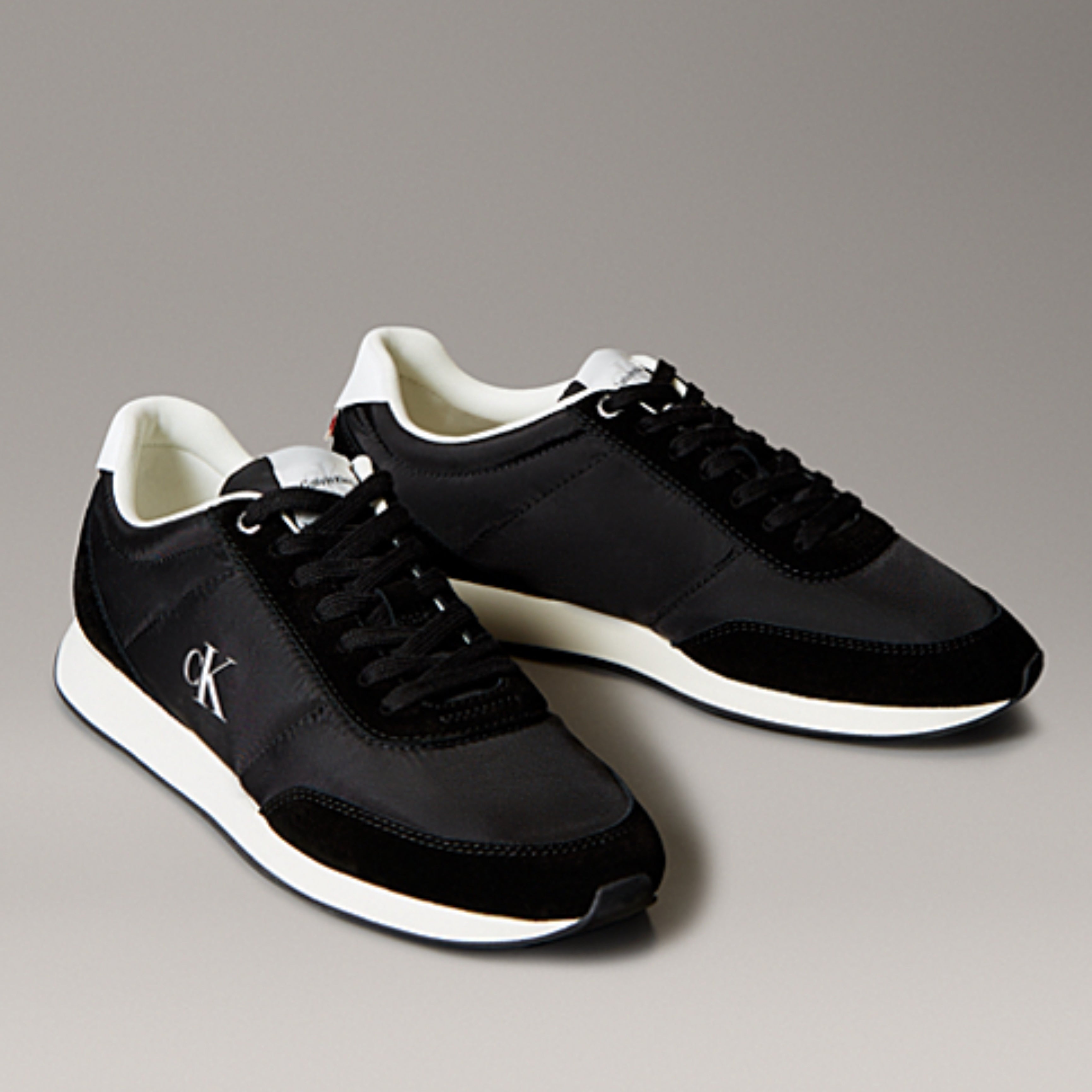 Мъжки кецове Men’s sneakers Calvin Klein
YM0YM013610GM Black
