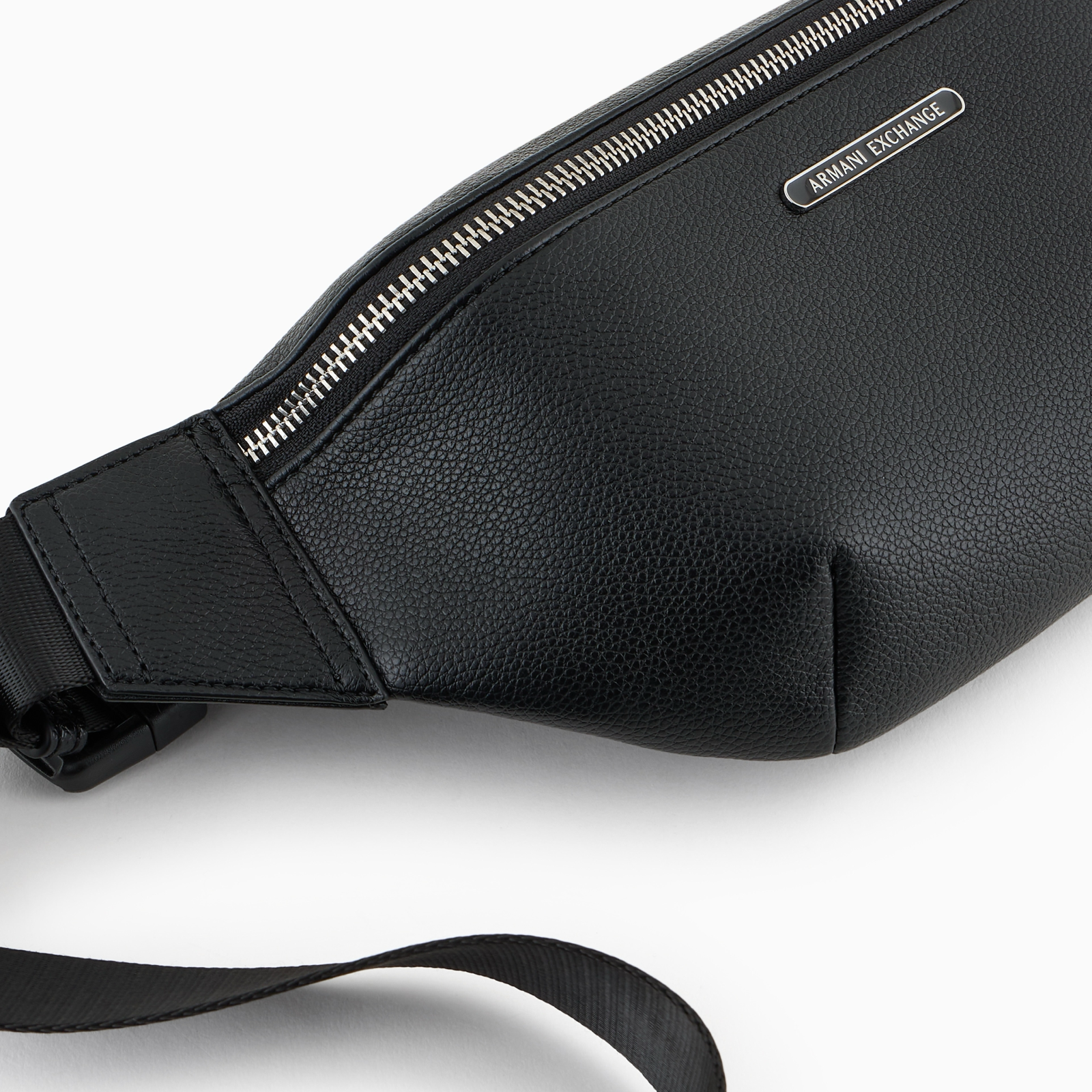 Мъжка чанта за кръст Armani Exchange Men Waist Bag XM000848 AF12134 UC001 Close-Up