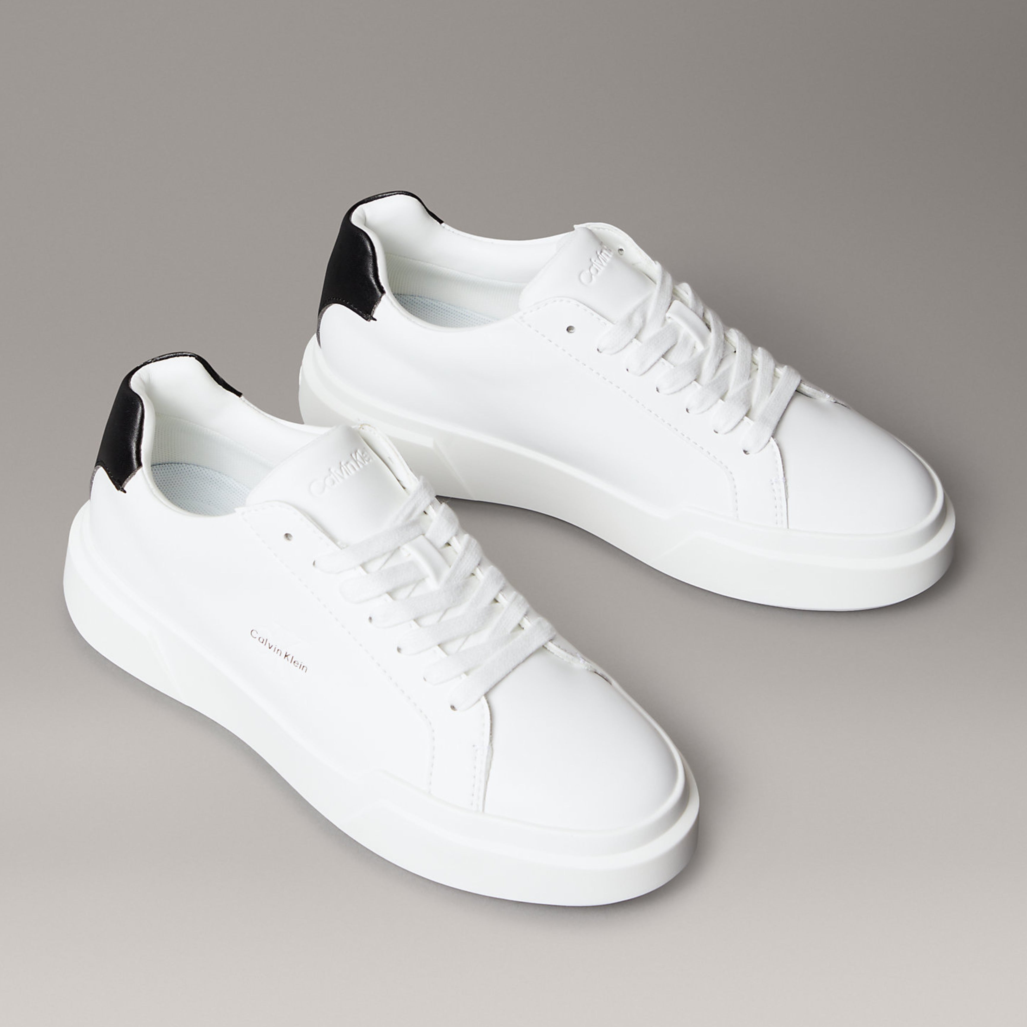 Дамски кецове Women’s sneakers Calvin Klein YW0YW0194701W White angled view