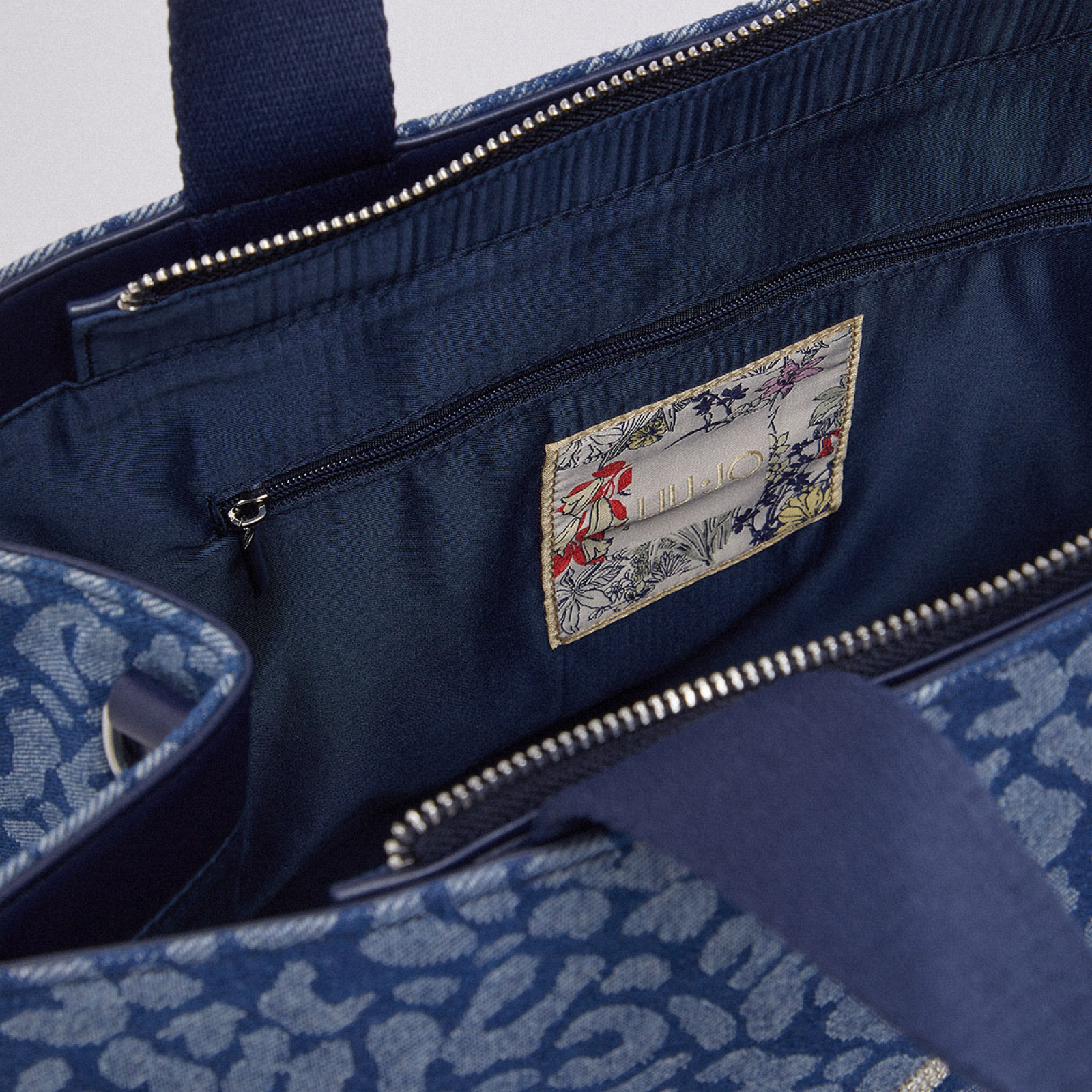 Дамска шопинг чанта Liu Jo Women Tote Bag 2A6026 D3200 78365 Inside View