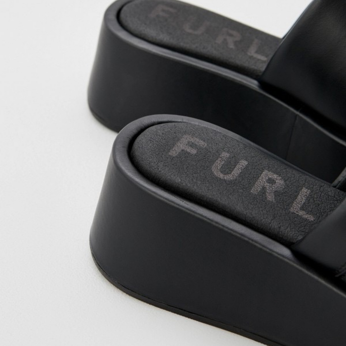 Дамски чехли Furla Women Slippers YH85FPN BX2895 O6000 Close-Up