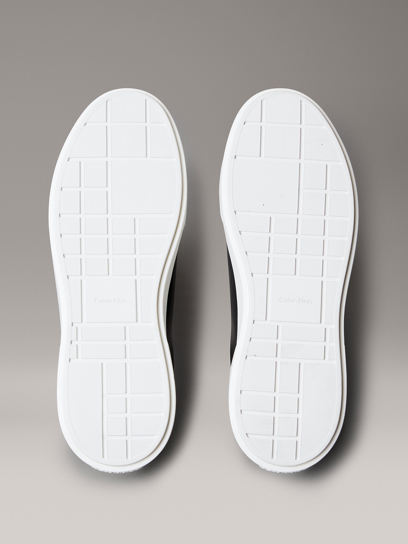 Мъжки кецове Men’s sneakers Calvin Klein
YM0YM01344 0GM Black / White outsole
