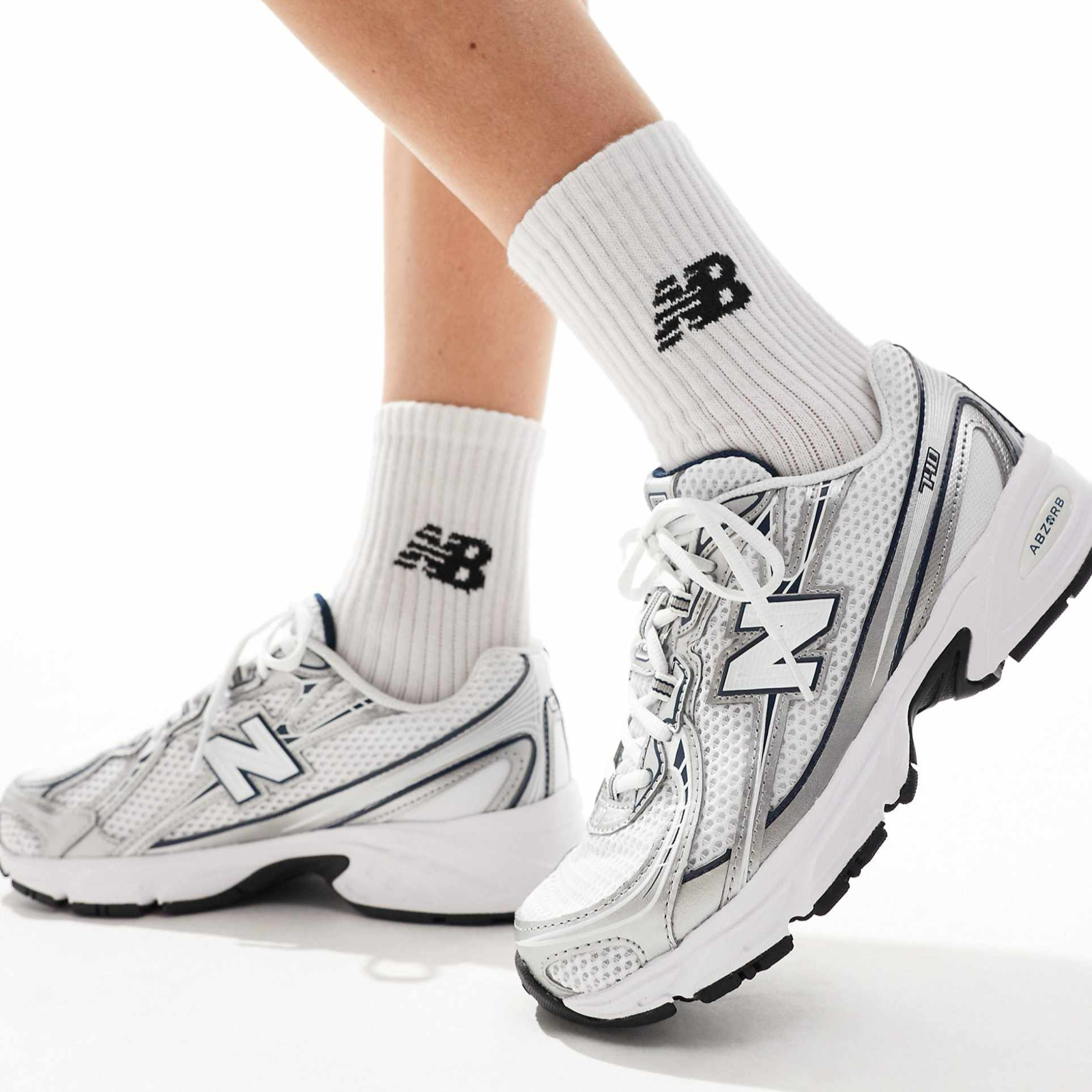 Дамски маратонки New Balance 740 Women Sneakers Model View