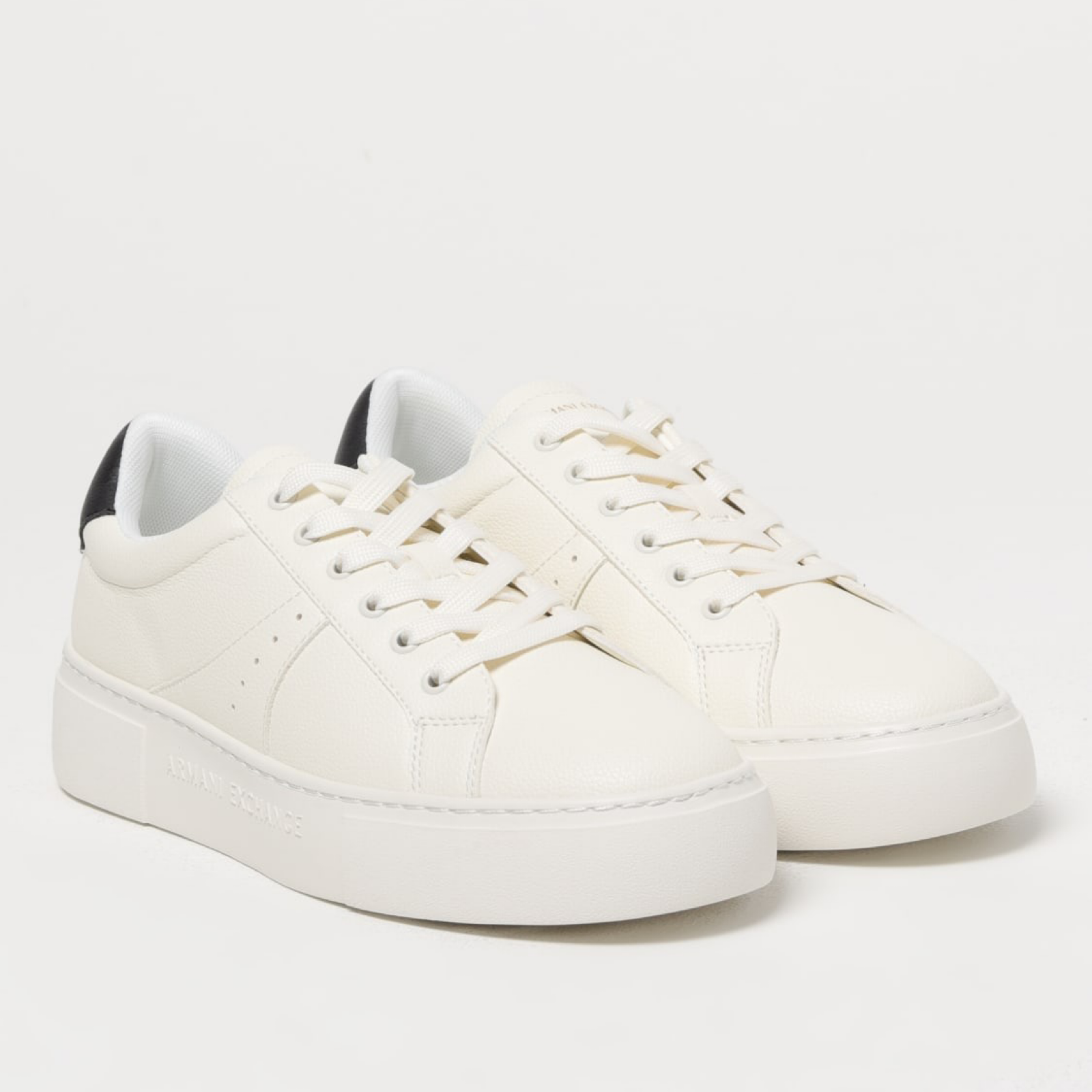 Дамски кецове Armani Exchange Women Sneakers XDX179 XV930 N480 Medial View