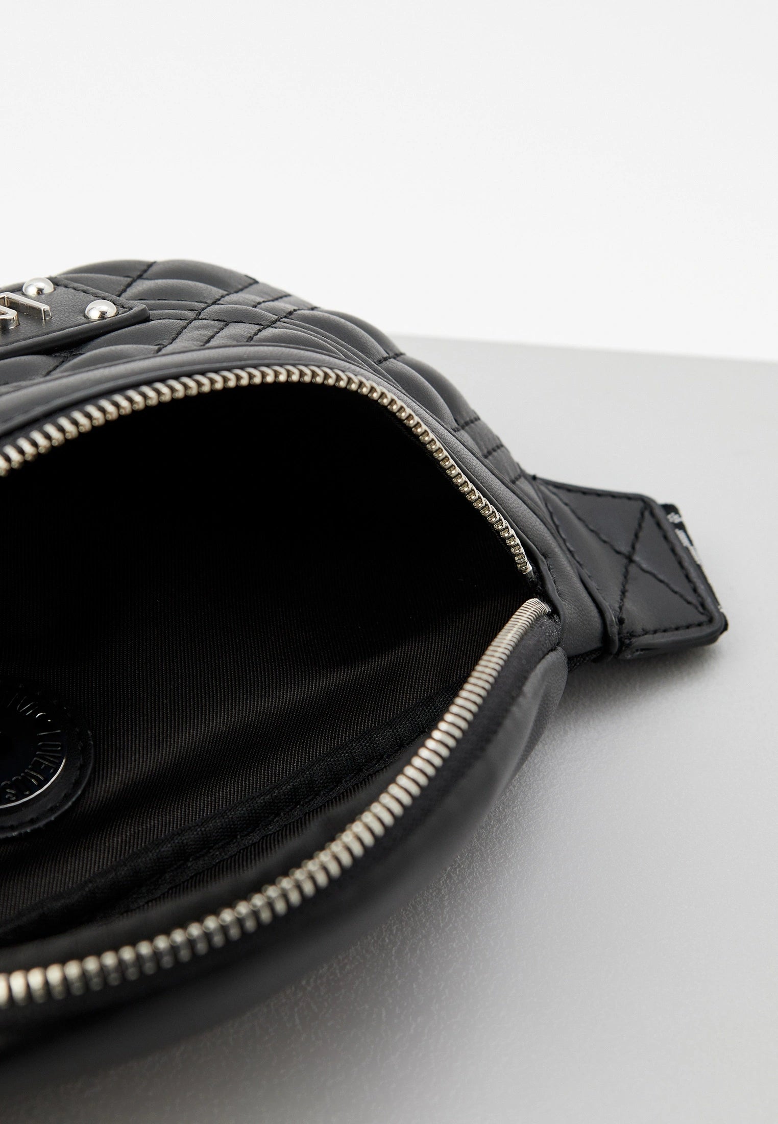 Дамска чанта банан Women’s waist bag Love Moschino JC4003PP1MLA000B Nero+Galv.Nikel Inside cropped view