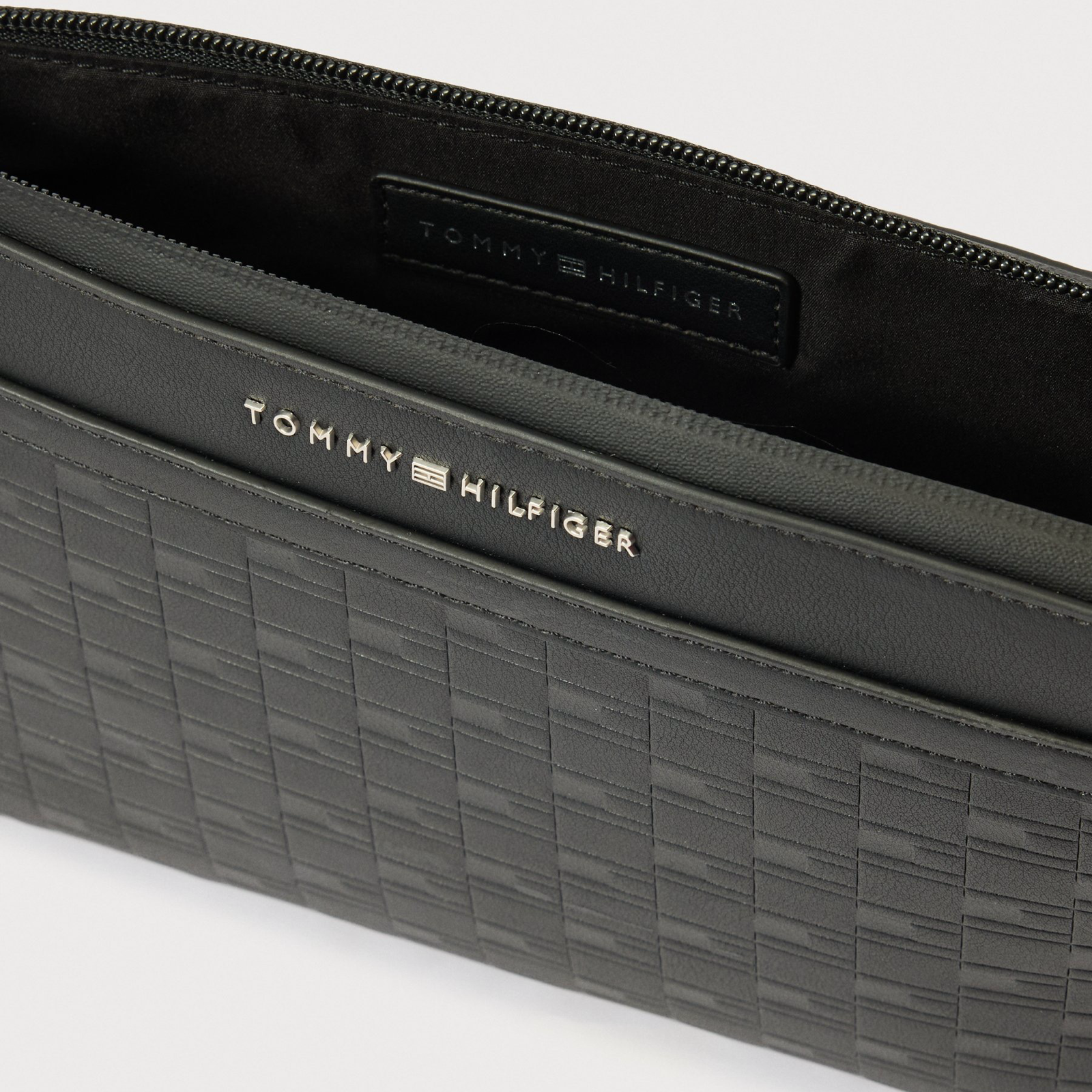 Мъжка клъч чанта Tommy Hilfiger Men Clutch Bag AM0AM13952 Close-Up