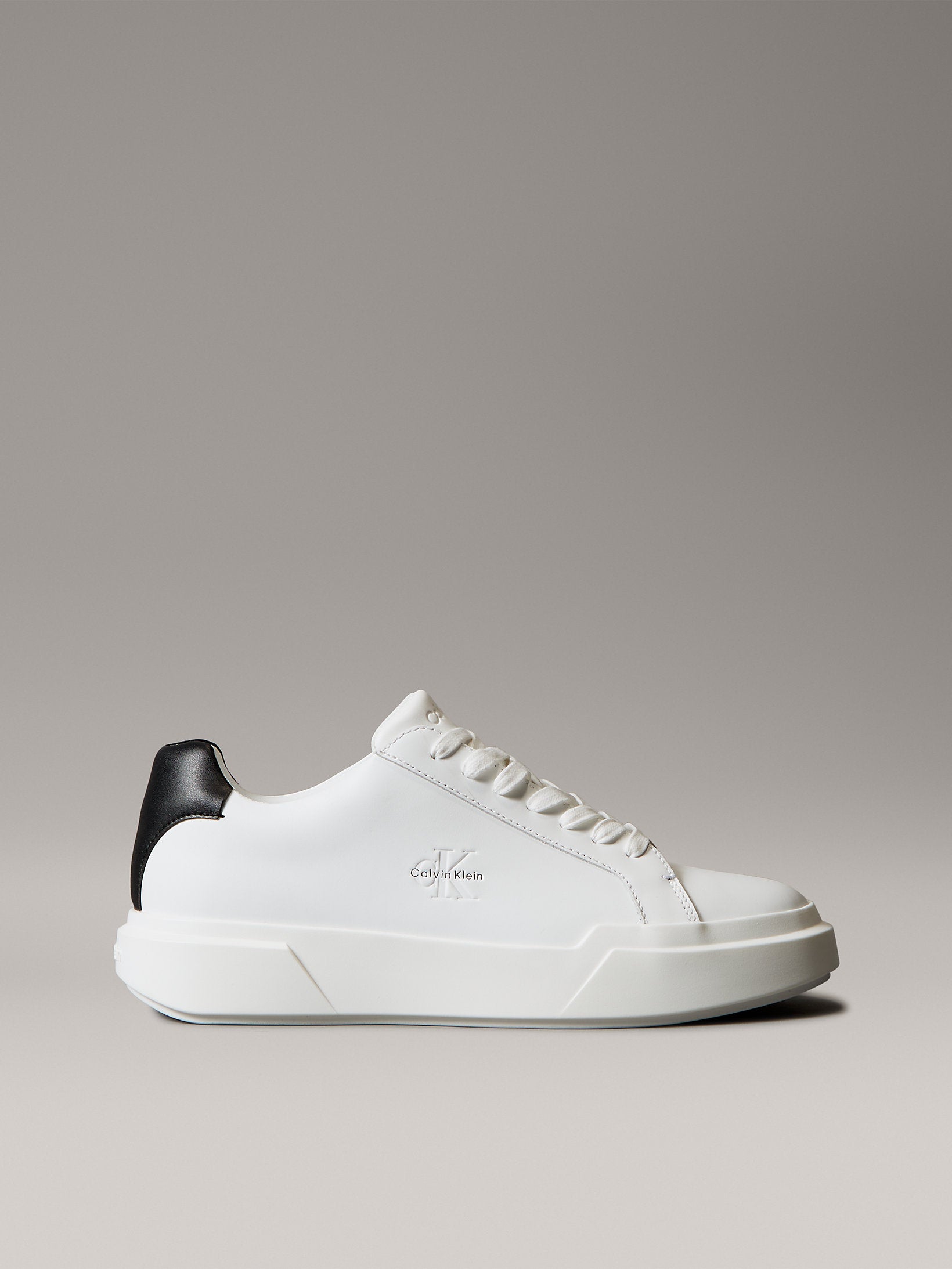 Мъжки кецове Men’s sneakers Calvin Klein YM0YM0134401W White lateral view
