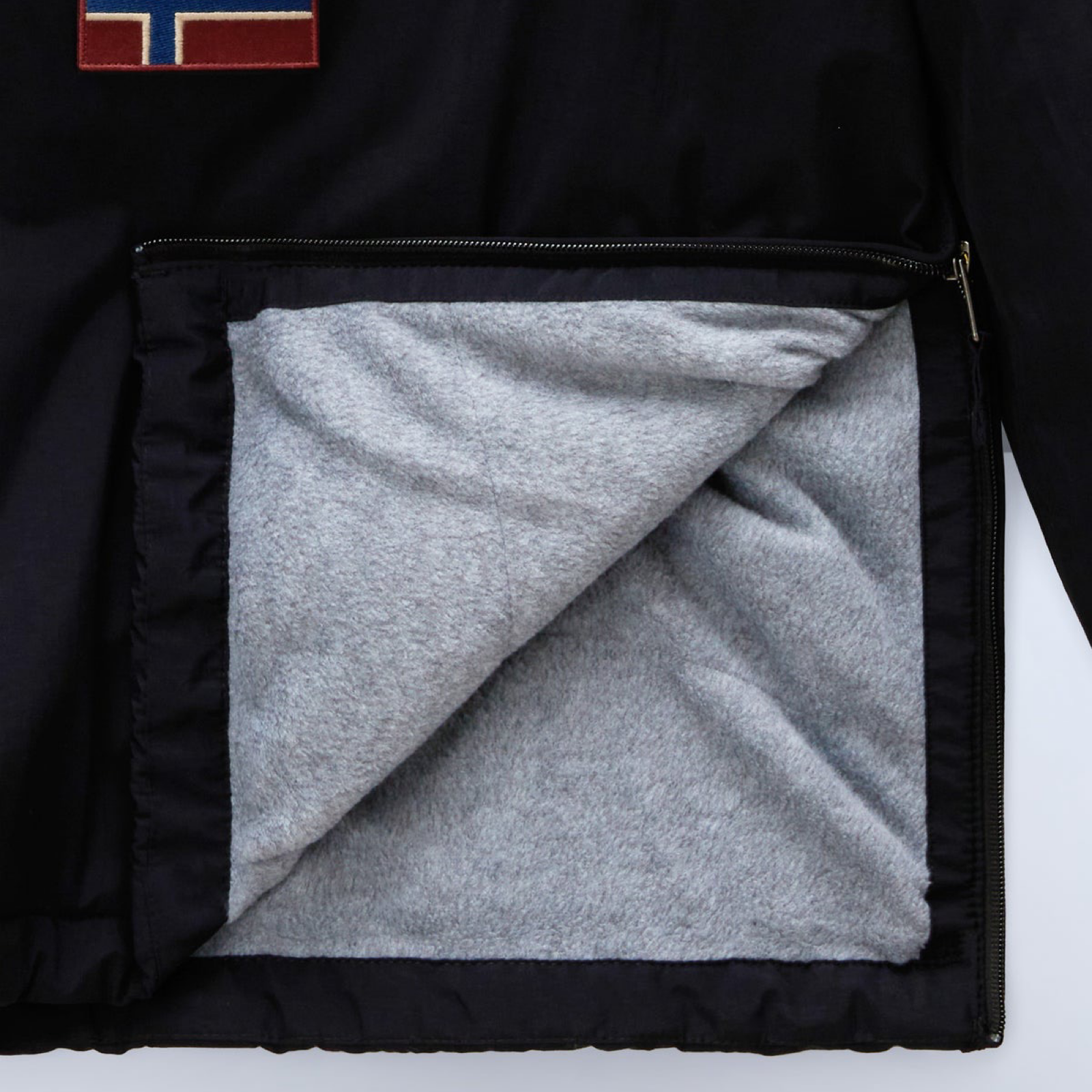 Мъжко зимно яке Napapijri Rainforest Winter Jacket NP0A4GMD Close-Up