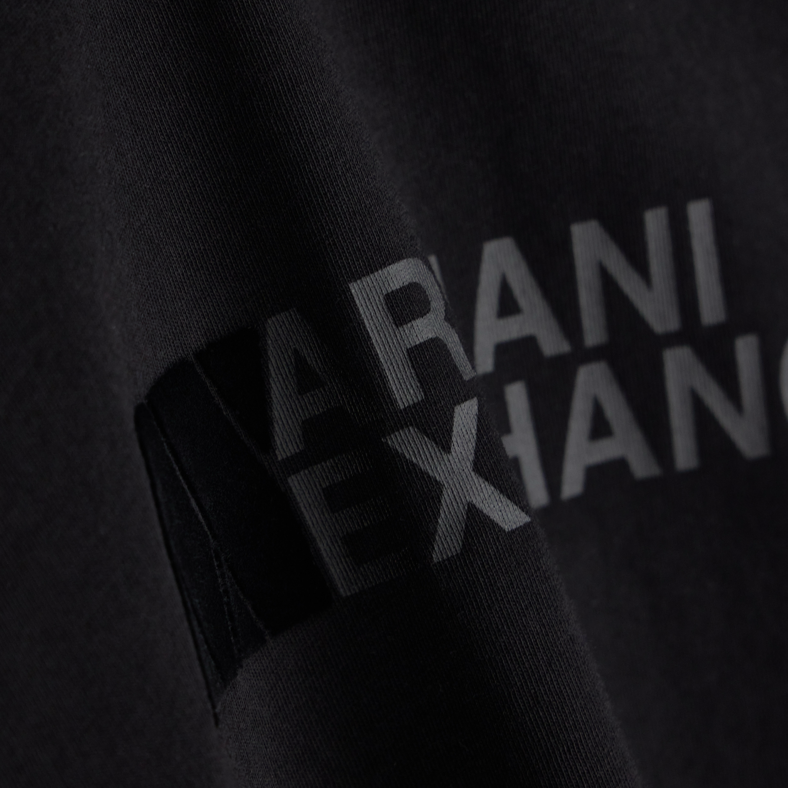 Мъжка тениска Armani Exchange Men T-shirt XM003094 AF21323 UC001 Close-Up