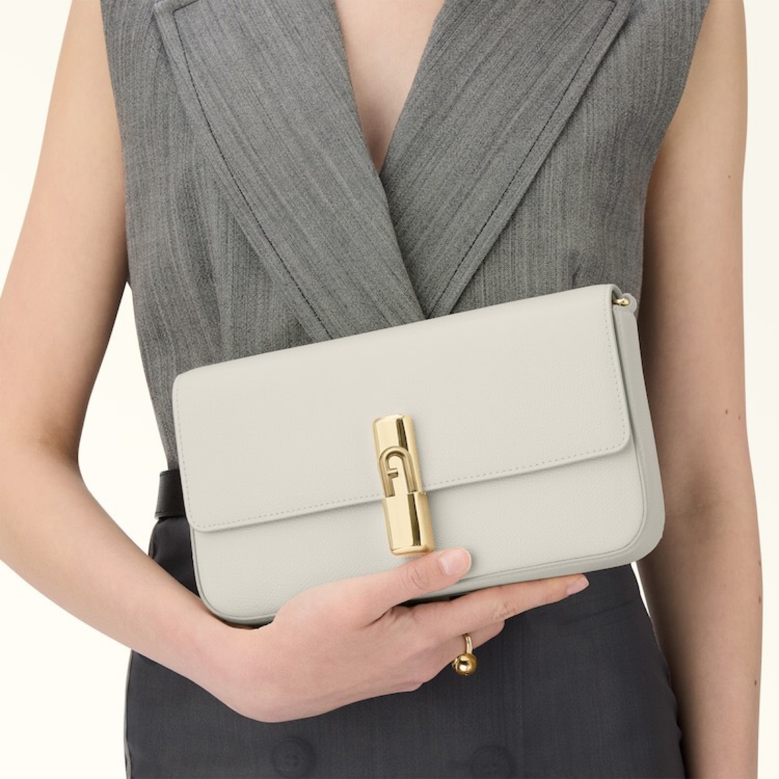 Дамска чанта Furla Iride S Crossbody Bag WB01826 ARE000 PNN000 Model View