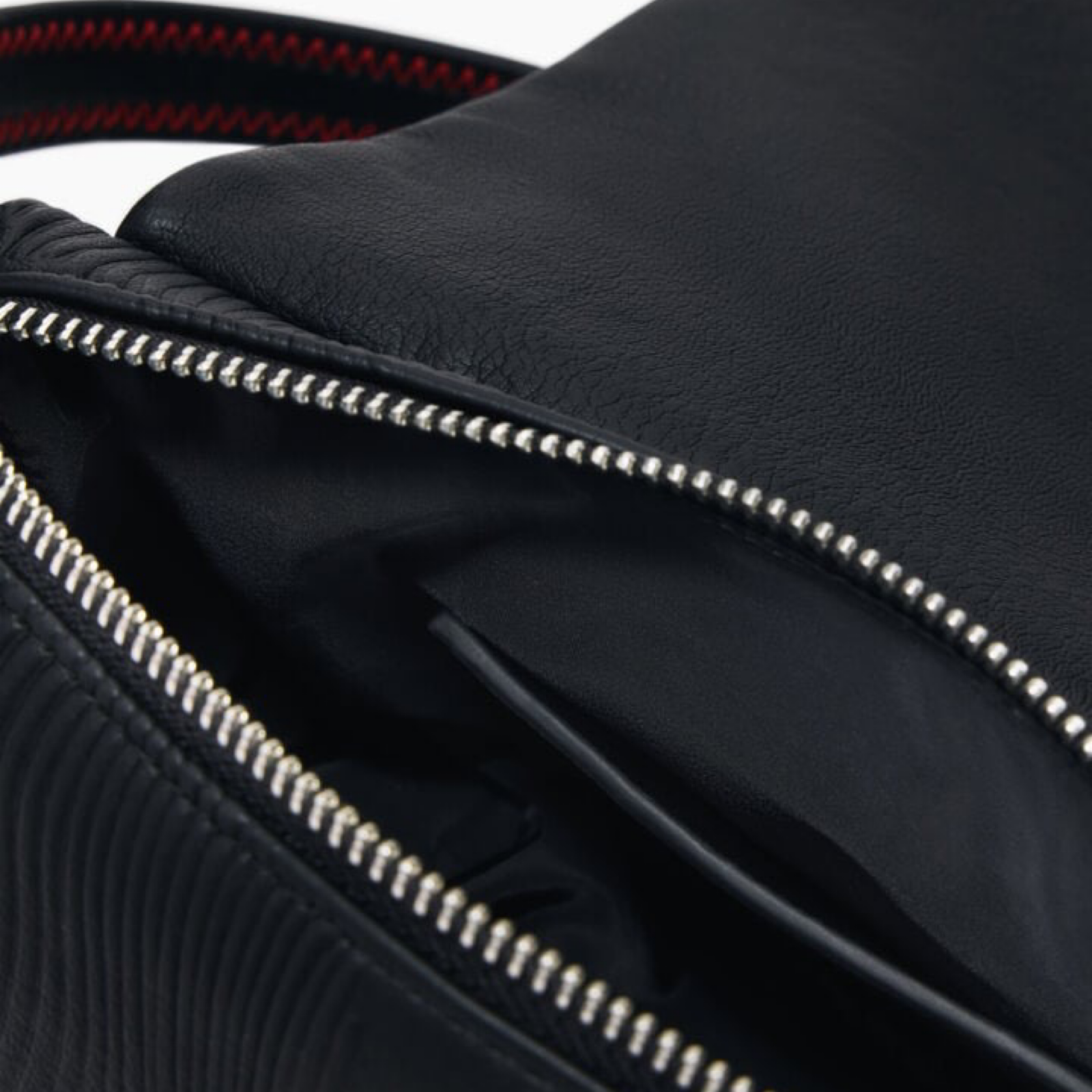 Дамска чанта Desigual Women Handbag 26SAXP88 2000U Inside View