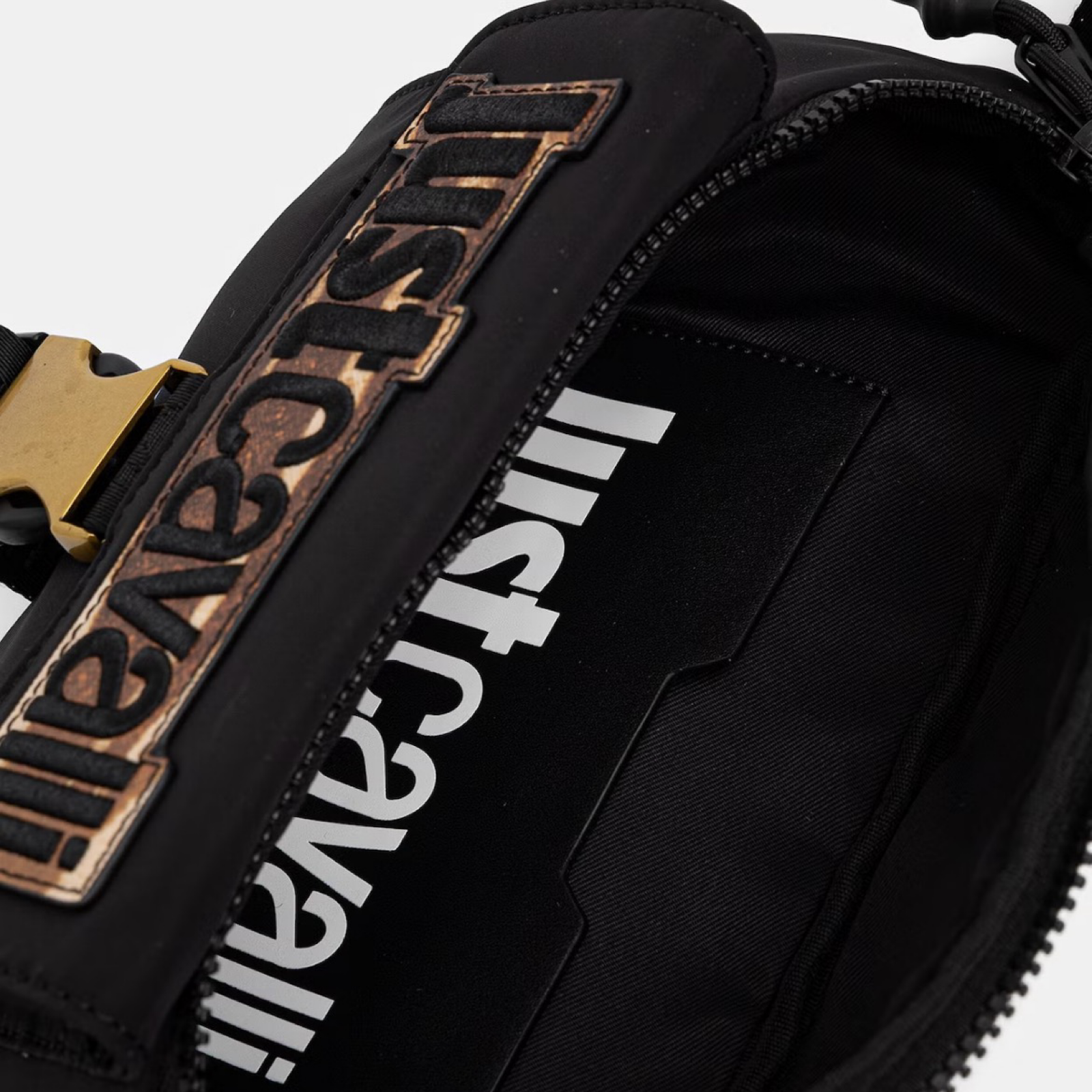 Мъжка чанта за кръст Just Cavalli Men Waist Bag 80QA4B21 ZA081 899 Close-Up