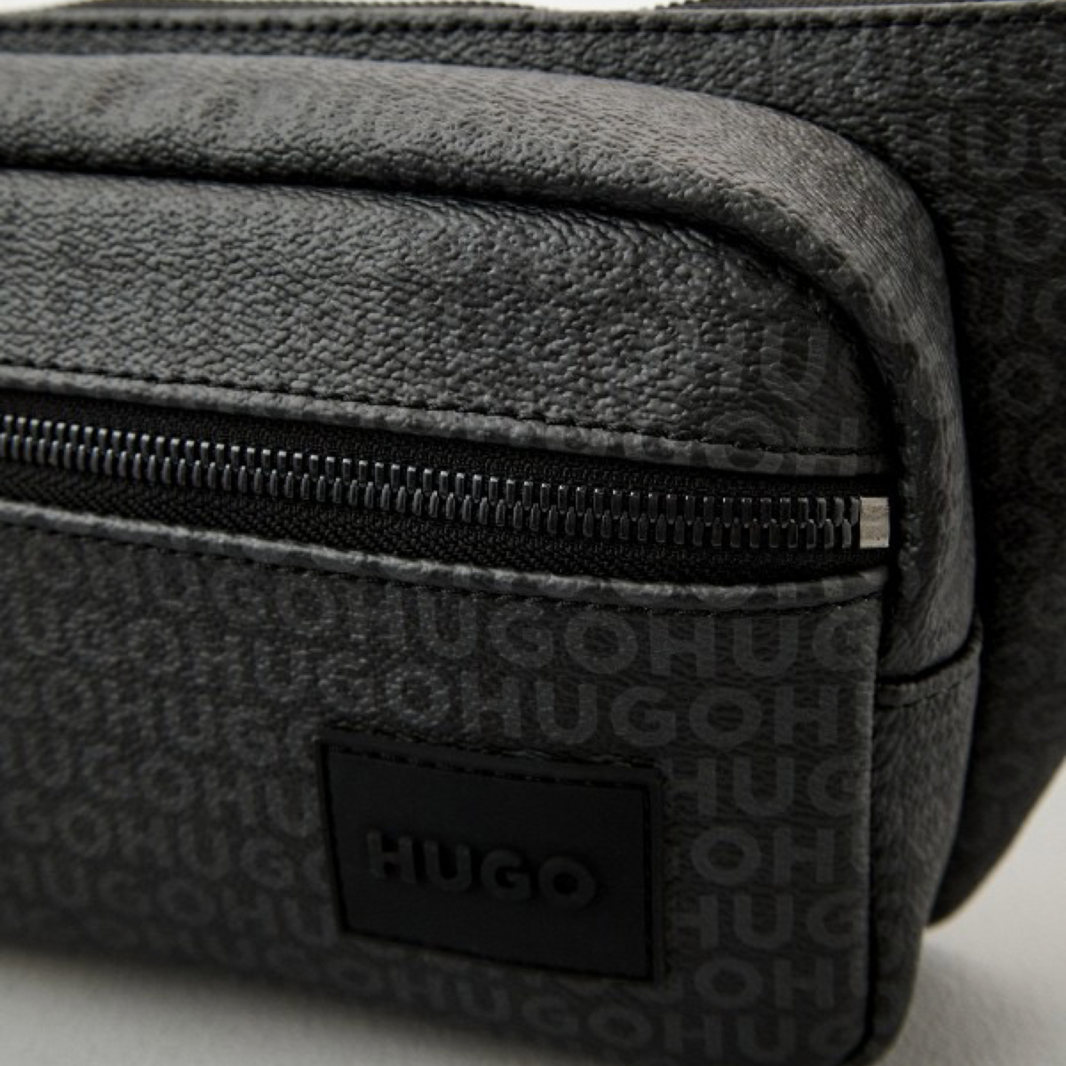 Мъжка чанта Hugo Men Waist Bag Ethon 2.0 50568330 002 Close-Up
