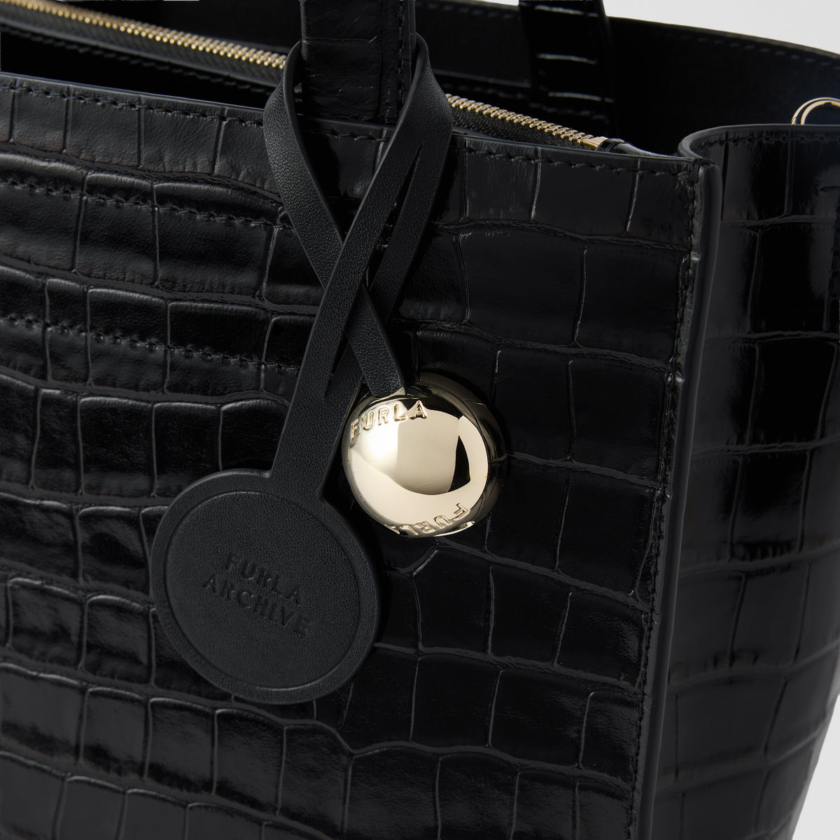 Furla Divide It Tote S Women Bag
WB02123_BX4255_1007_O6000 Black detail view